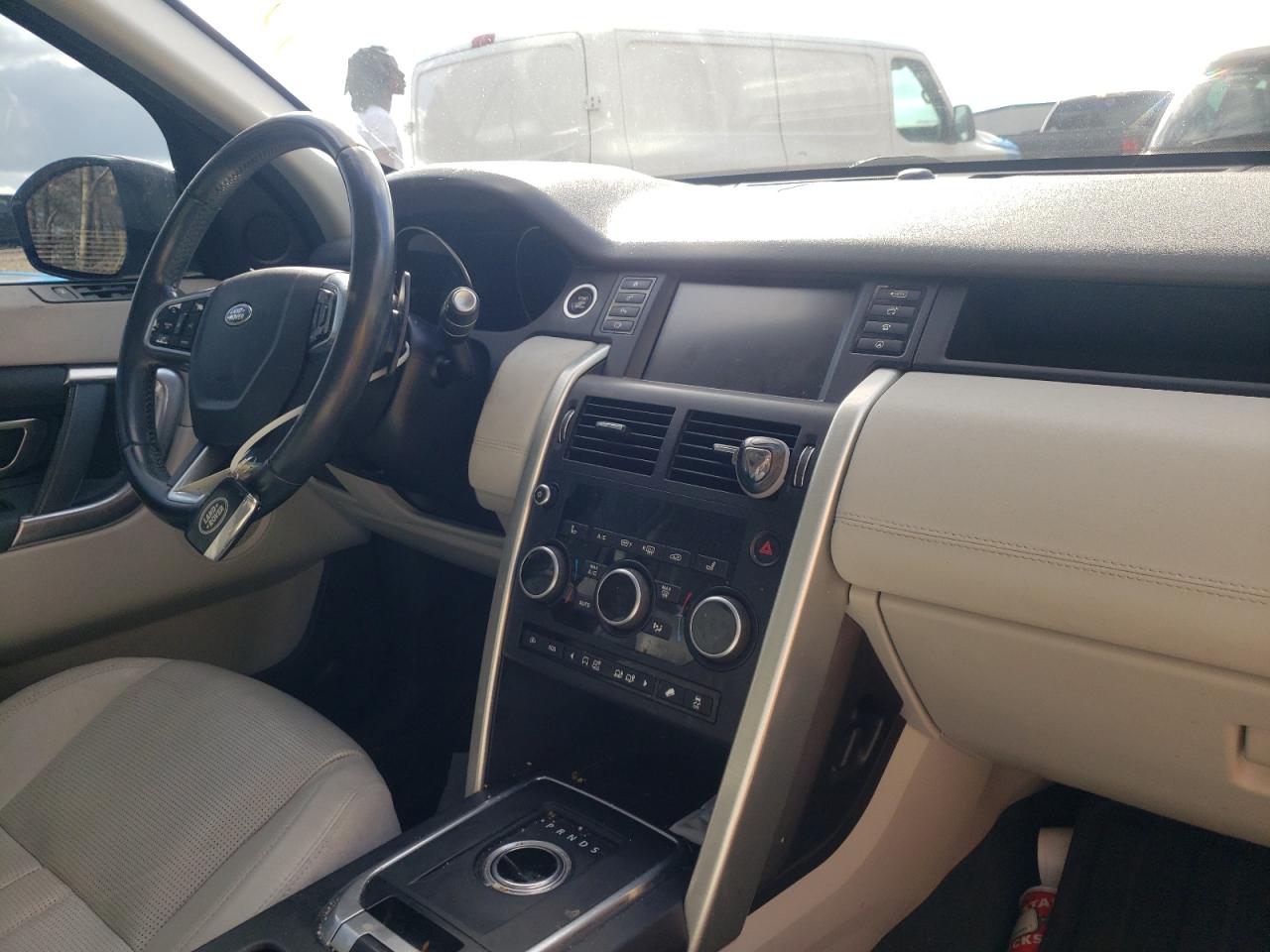 Photo 9 from auction – 2016 LAND ROVER DISCOVERY with VIN SALCR2BG8GH569952