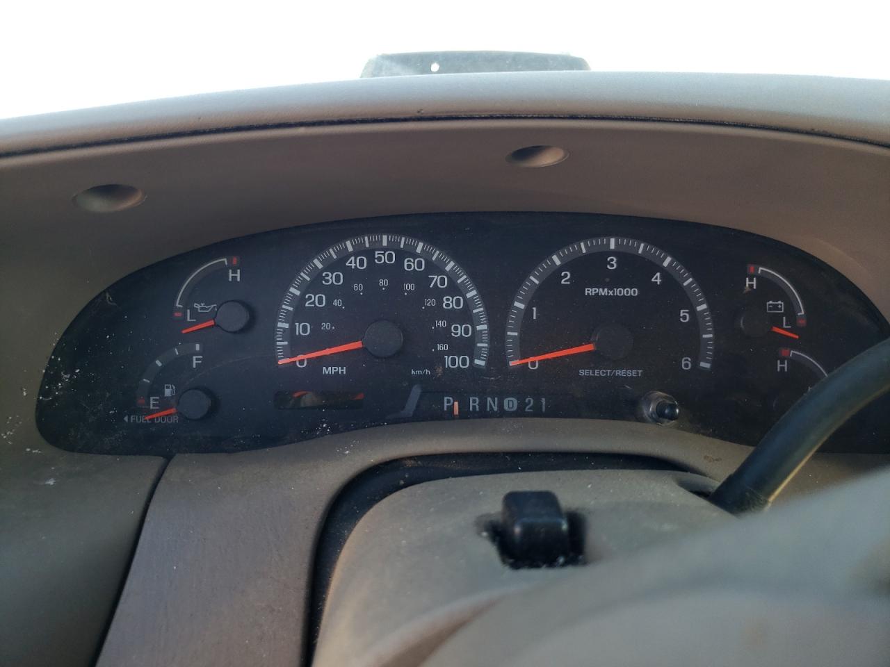 Photo 8 from auction – 2000 FORD EXPEDITION with VIN 1FMPU18L2YLA77160