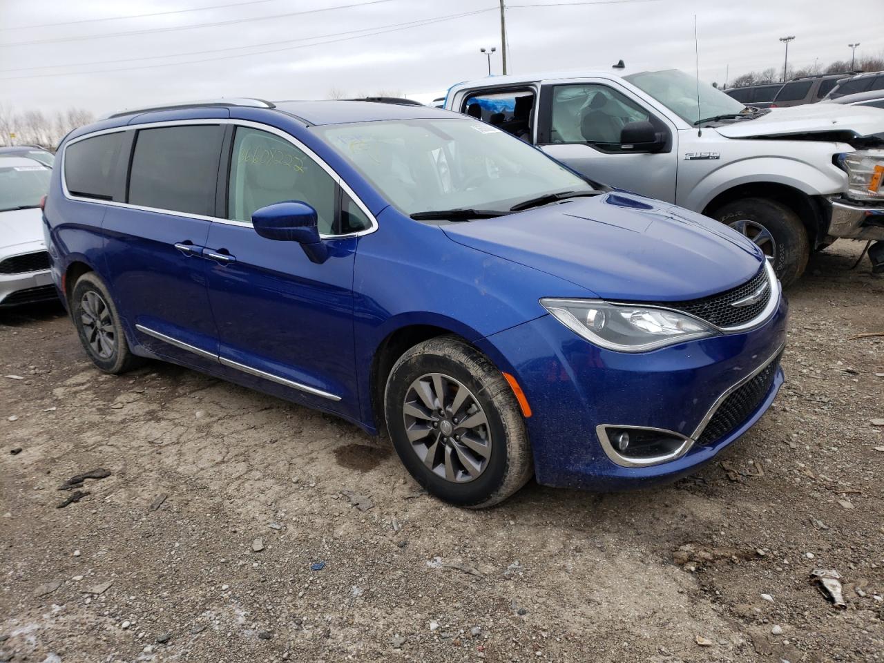 CHRYSLER PACIFICA T 2019 with VIN 2C4RC1EG1KR686097 - Photo from auction