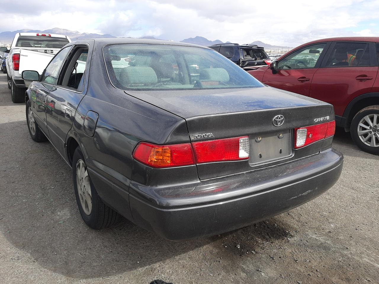 Photo 3 from auction – 2000 TOYOTA CAMRY CE with VIN JT2BG22K3Y0449840
