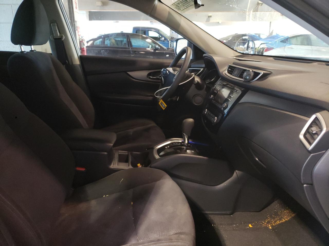 Photo 5 from auction – 2015 NISSAN ROGUE S with VIN KNMAT2MV8FP554447