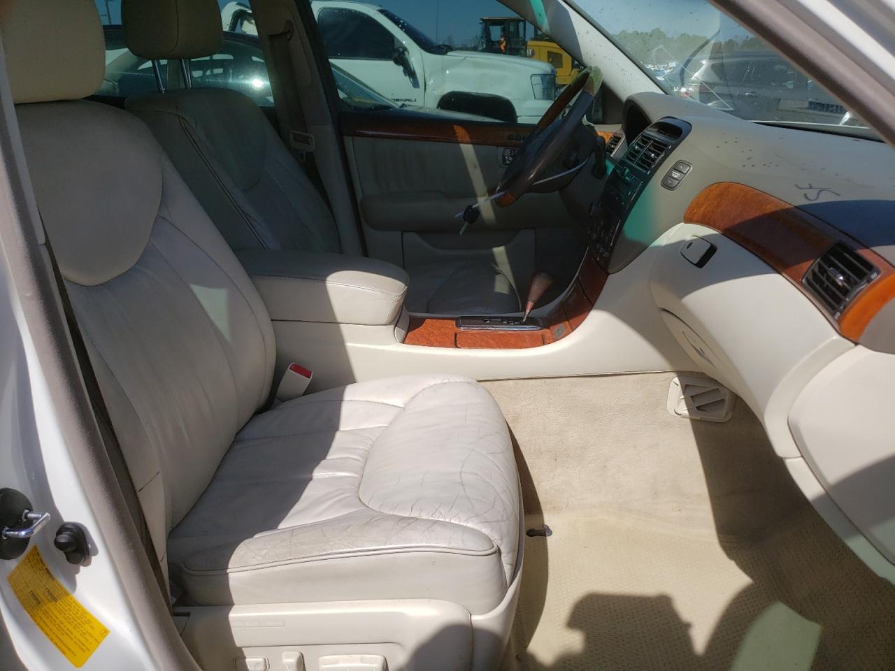 Photo 5 from auction – 2001 LEXUS LS 430 with VIN JTHBN30FX10009403