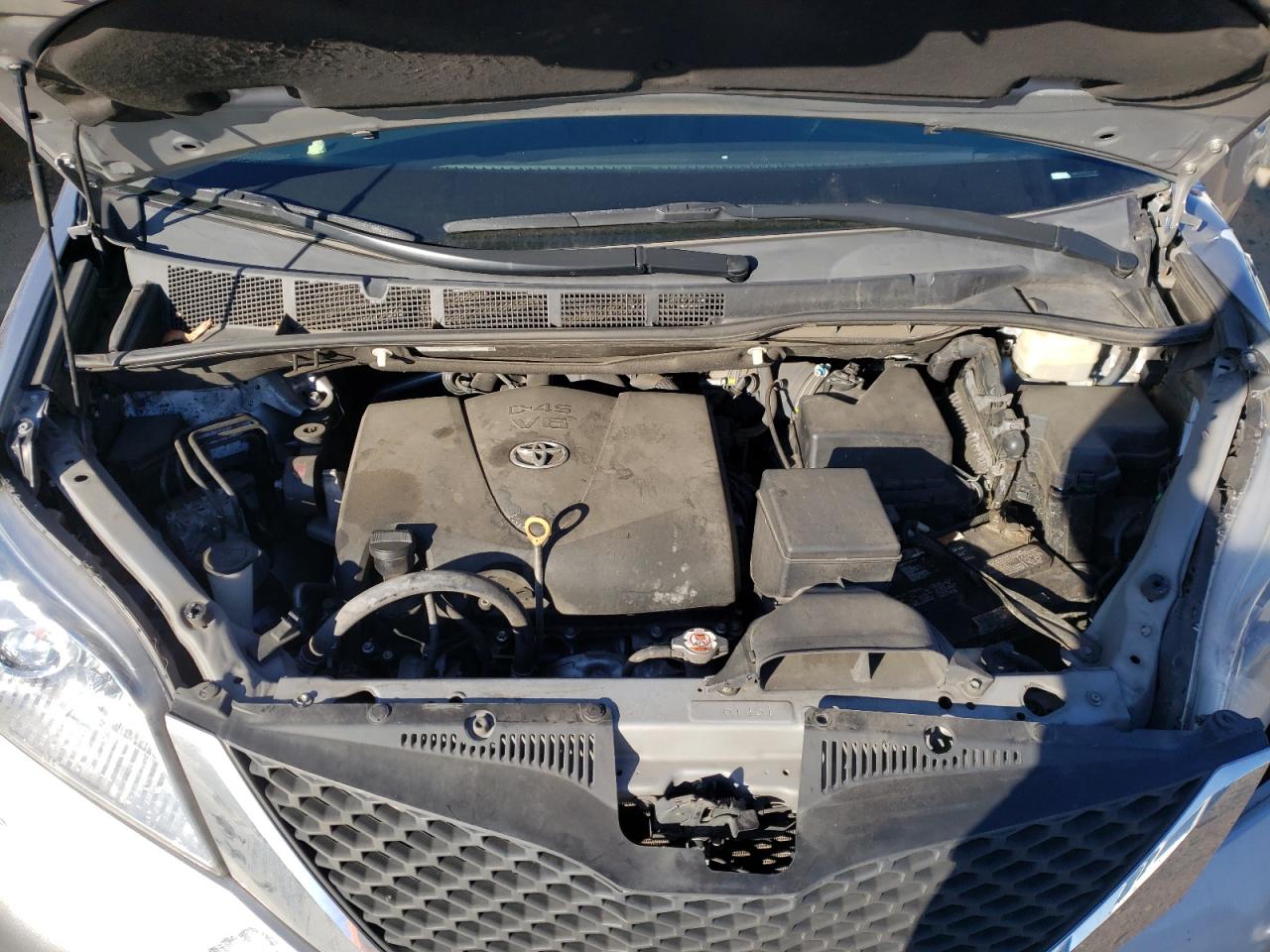 Photo 7 from auction – 2017 TOYOTA SIENNA LE with VIN 5TDKZ3DC5HS818434
