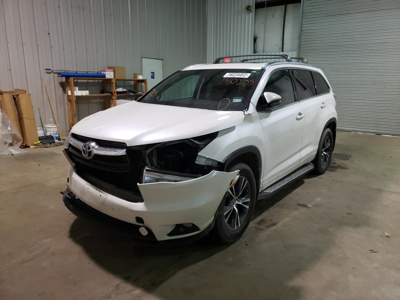 Photo 2 from auction – 2016 TOYOTA HIGHLANDER with VIN 5TDKKRFH2GS140255