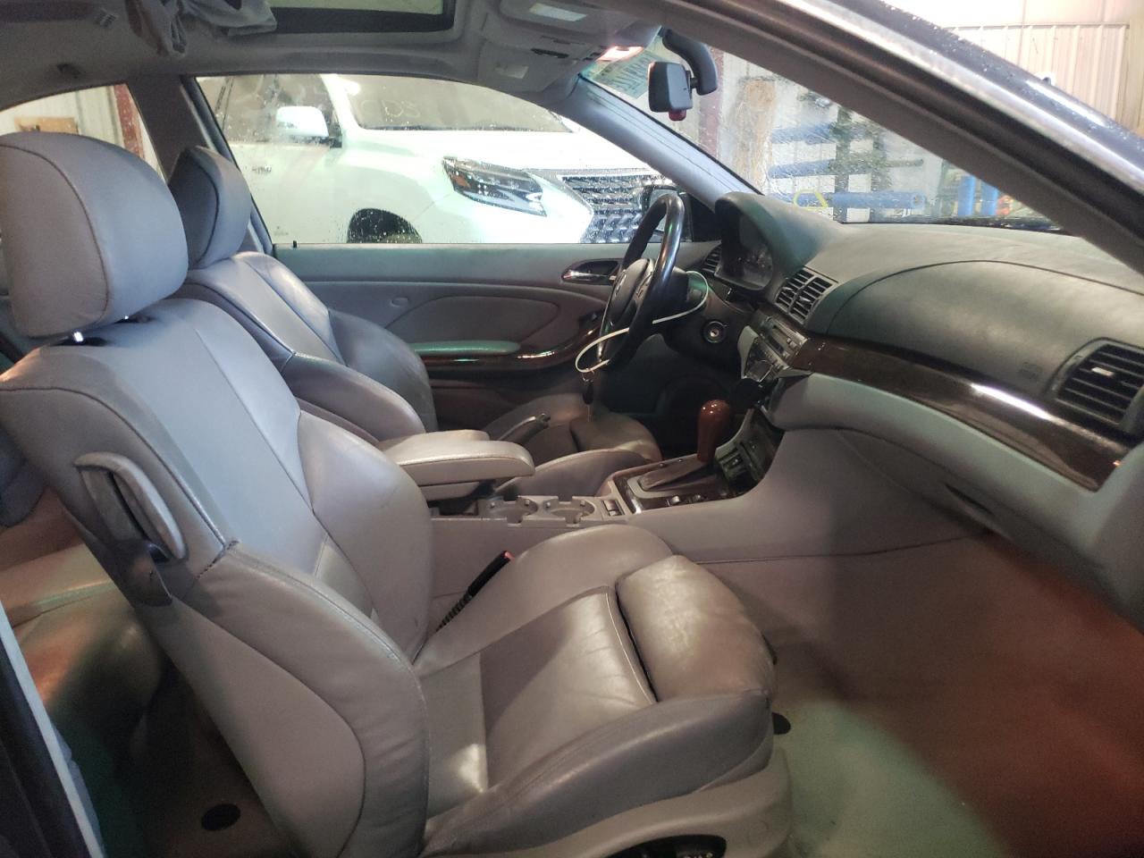 Photo 5 from auction – 2001 BMW 325 CI with VIN WBABN33481JW59107