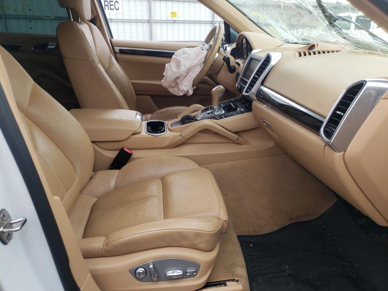 Photo 5 from auction – 2016 PORSCHE CAYENNE with VIN WP1AA2A21GLA10606
