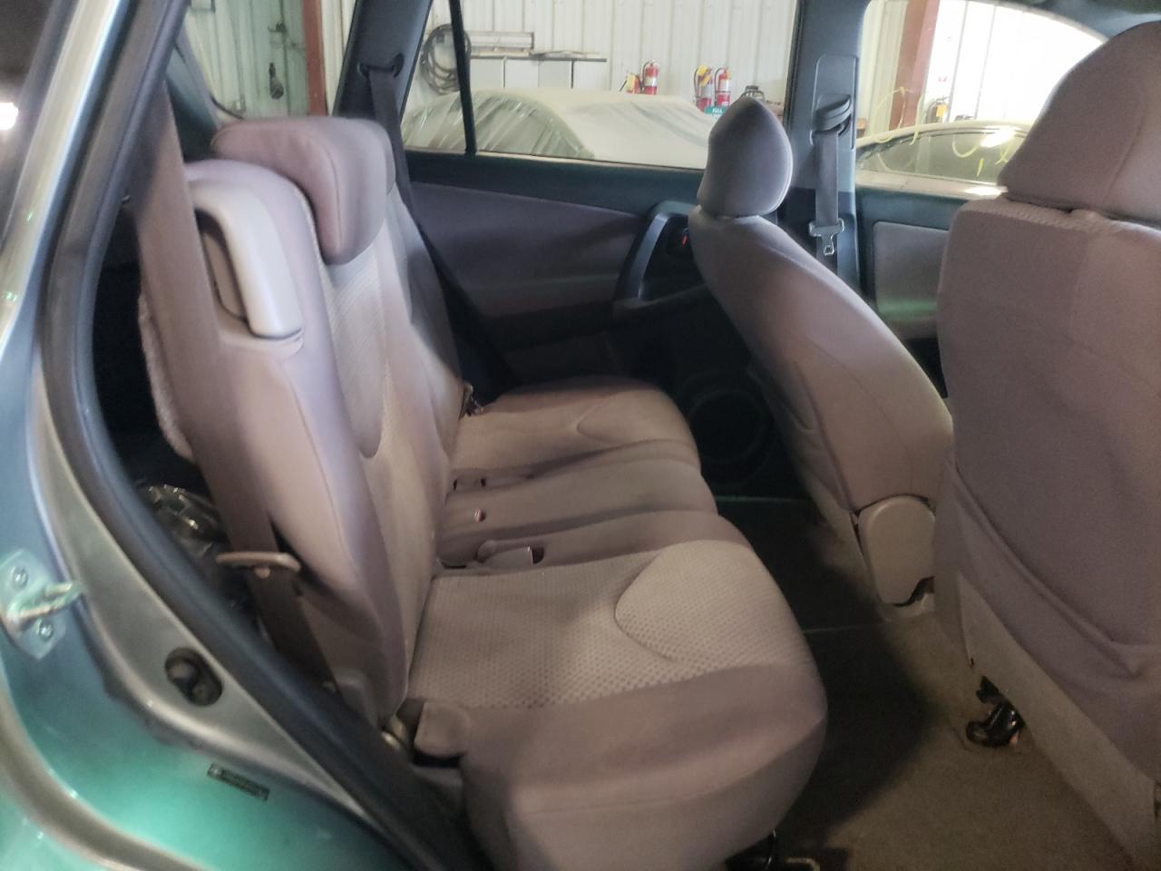 Photo 6 from auction – 2006 TOYOTA RAV4 with VIN JTMZD33V565020826