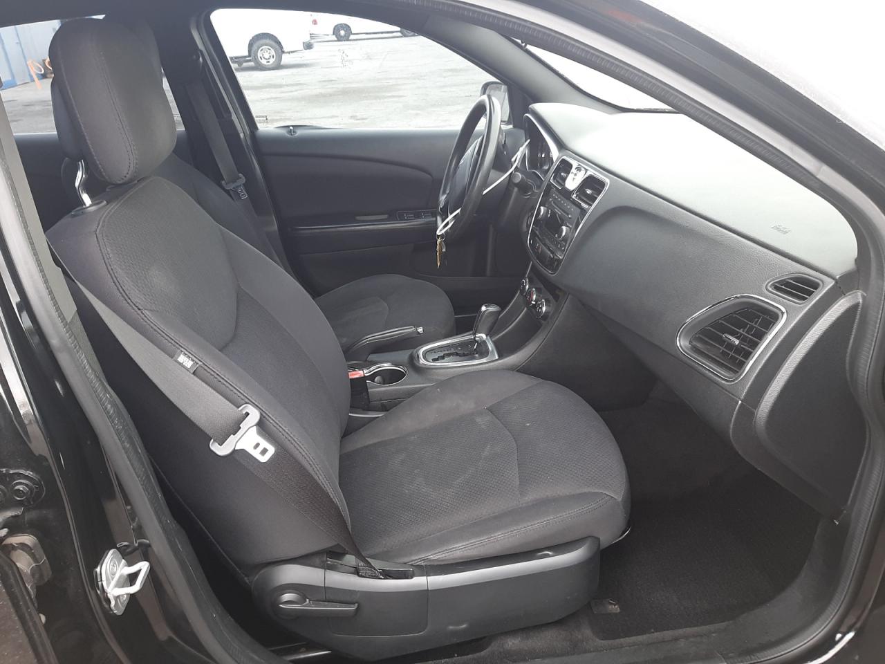 Photo 5 from auction – 2013 CHRYSLER 200 LX with VIN 1C3CCBAB1DN686711