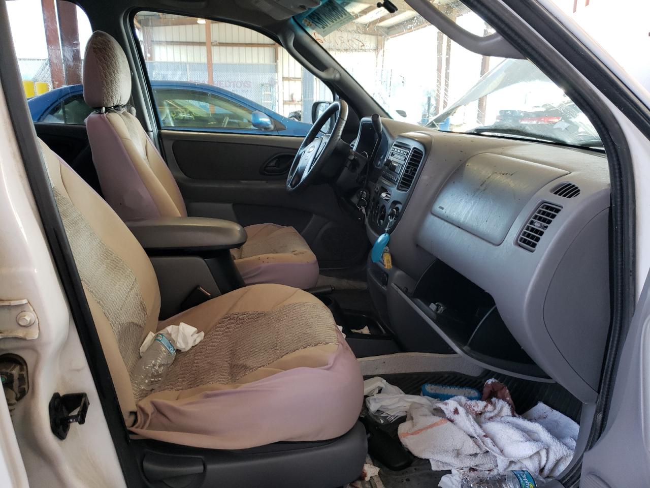 Photo 5 from auction – 2002 FORD ESCAPE XLT with VIN 1FMYU03162KA27492