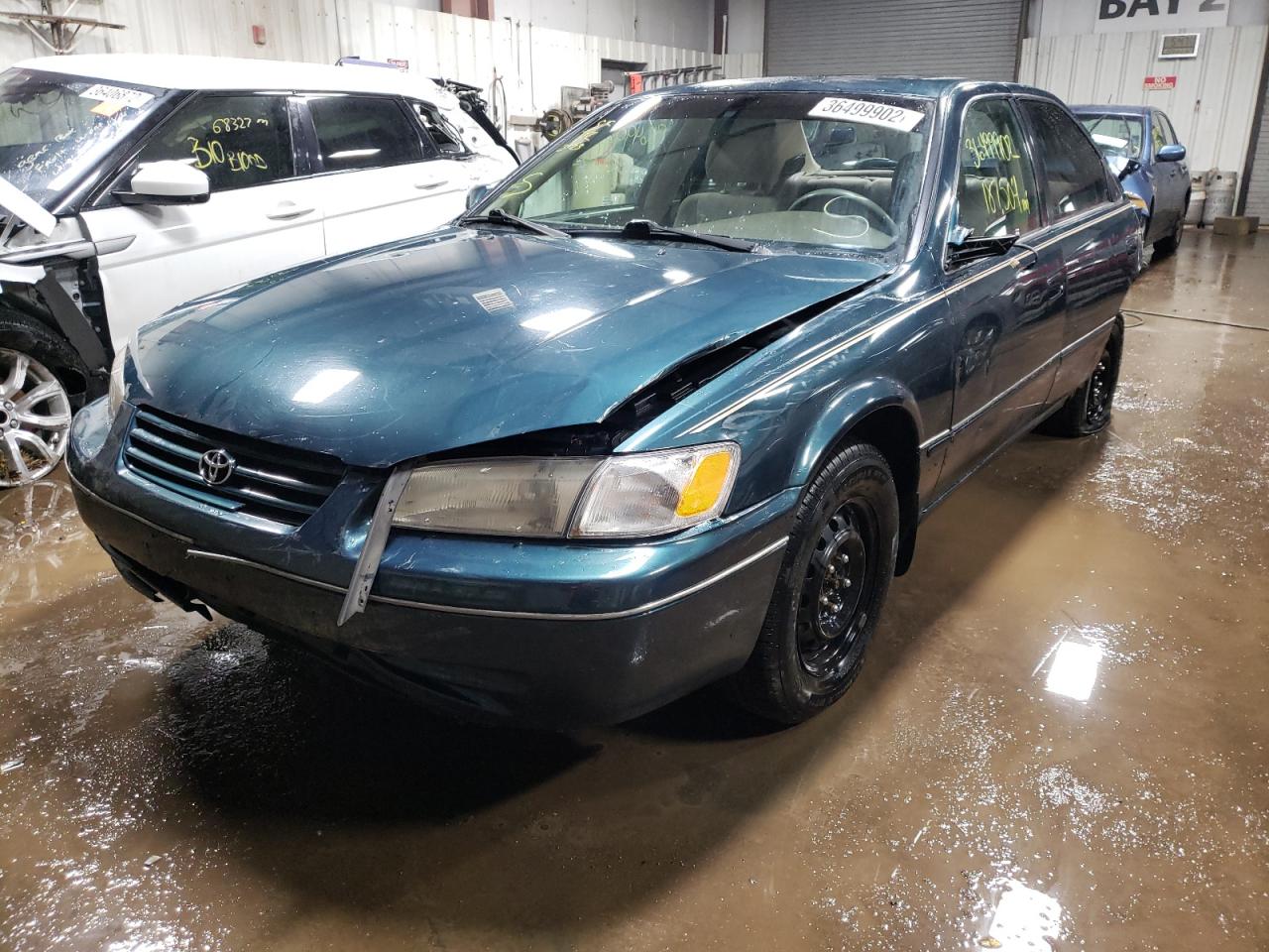 Photo 2 from auction – 1997 TOYOTA CAMRY CE with VIN 4T1BG22K2VU016971