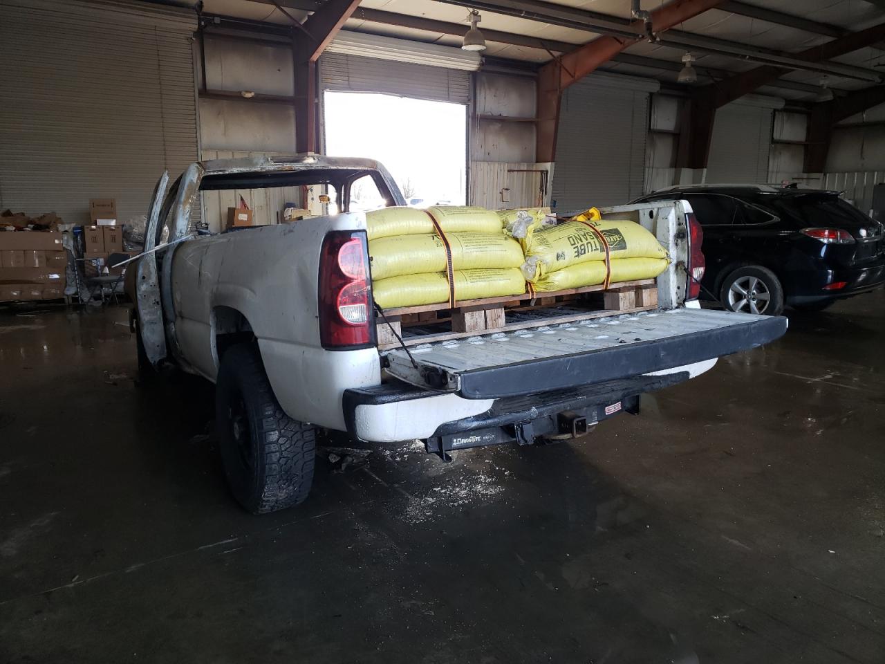 Photo 3 from auction – 2006 CHEVROLET SILVERADO with VIN 1GCHK34DX6E163472
