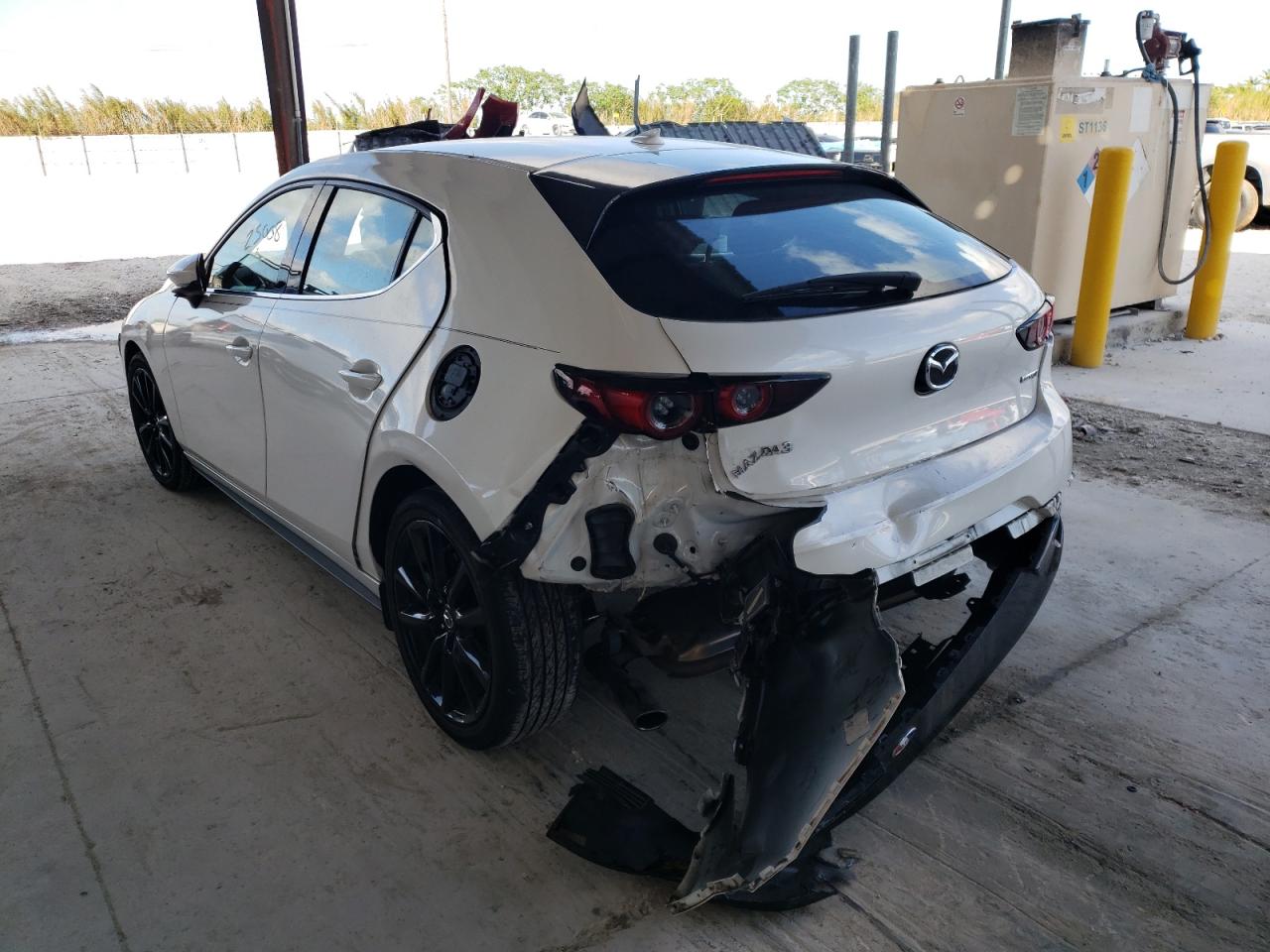 Photo 3 from auction – 2021 MAZDA 3 PREMIUM with VIN JM1BPAML3M1308195