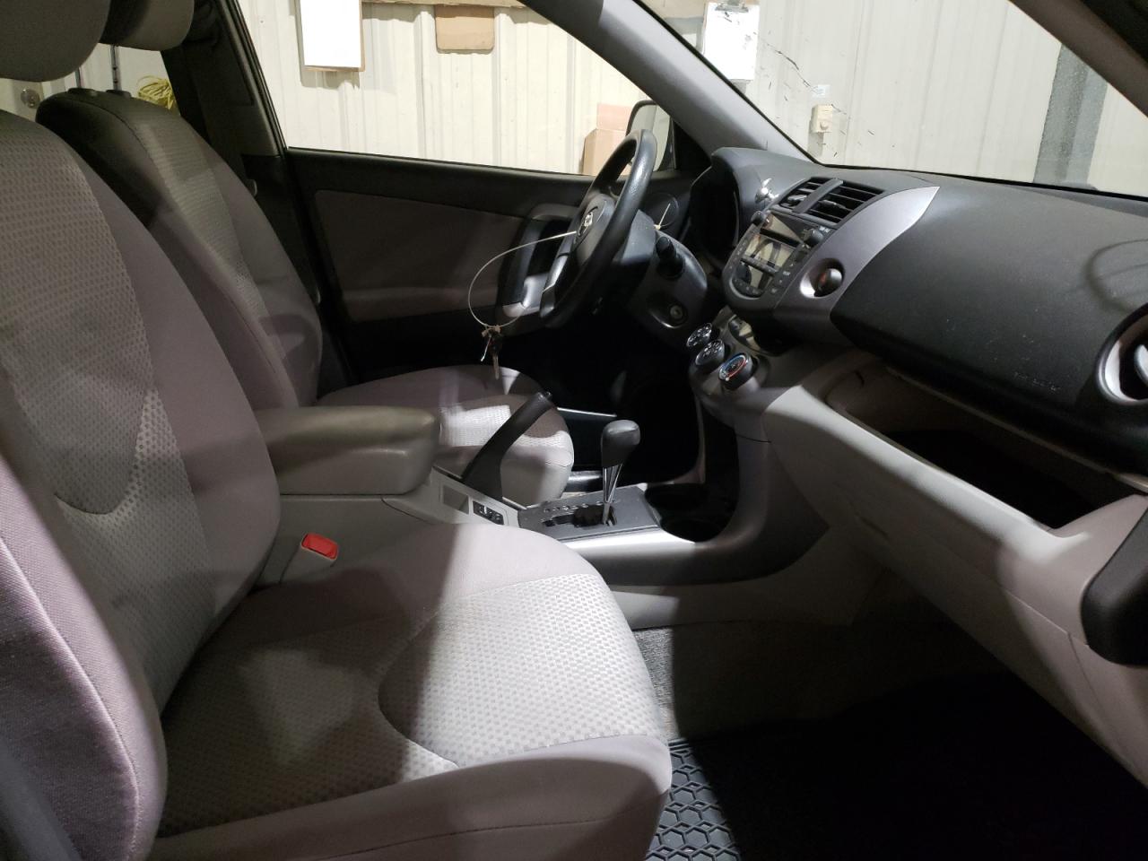 Photo 5 from auction – 2008 TOYOTA RAV4 with VIN JTMBD33V086065655