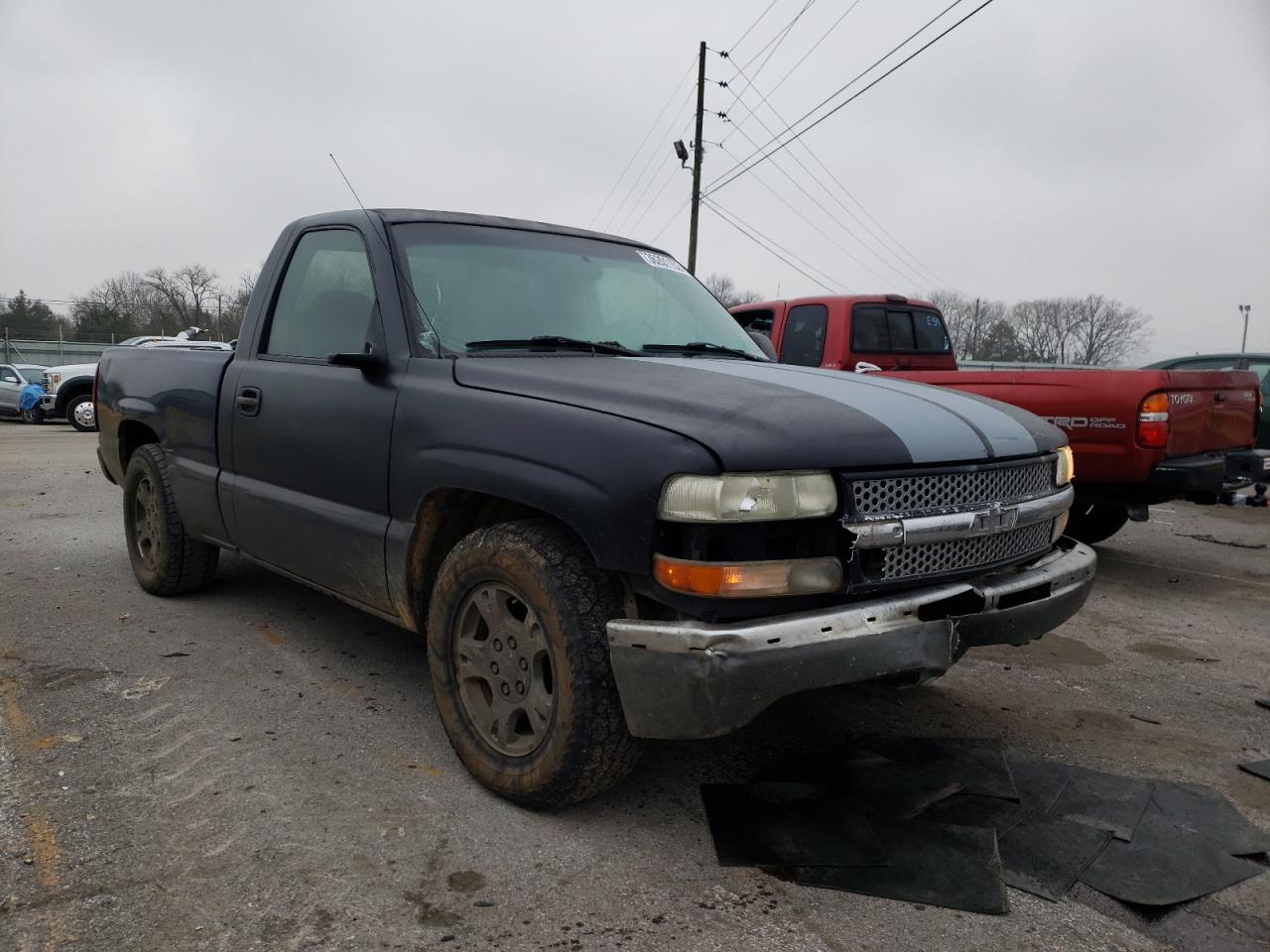 CHEVROLET SILVERADO 2000 with VIN 1GCEC14T4YZ124626 - Photo from auction