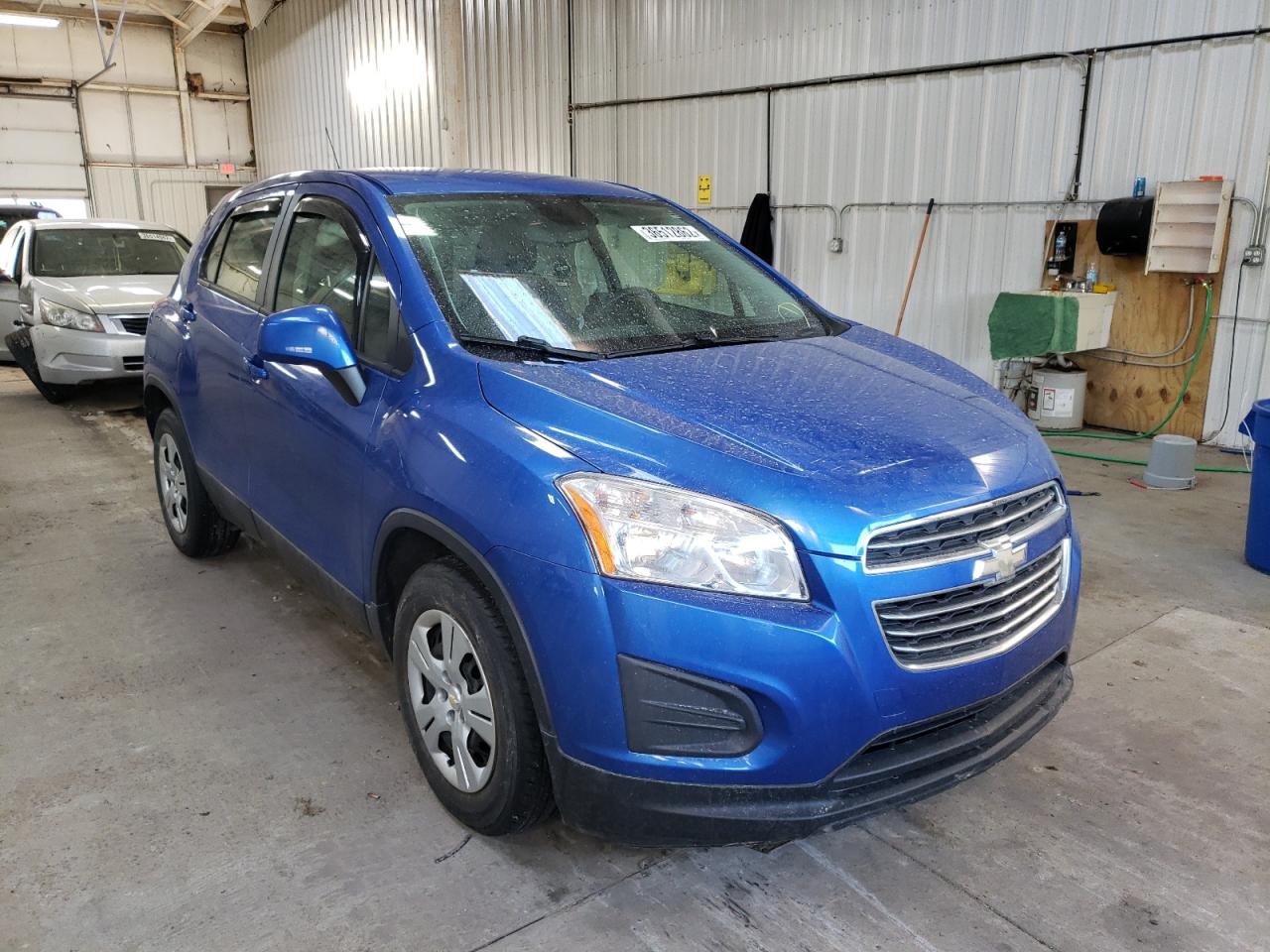 CHEVROLET TRAX LS 2016 with VIN KL7CJKSB5GB531680 - Photo from auction