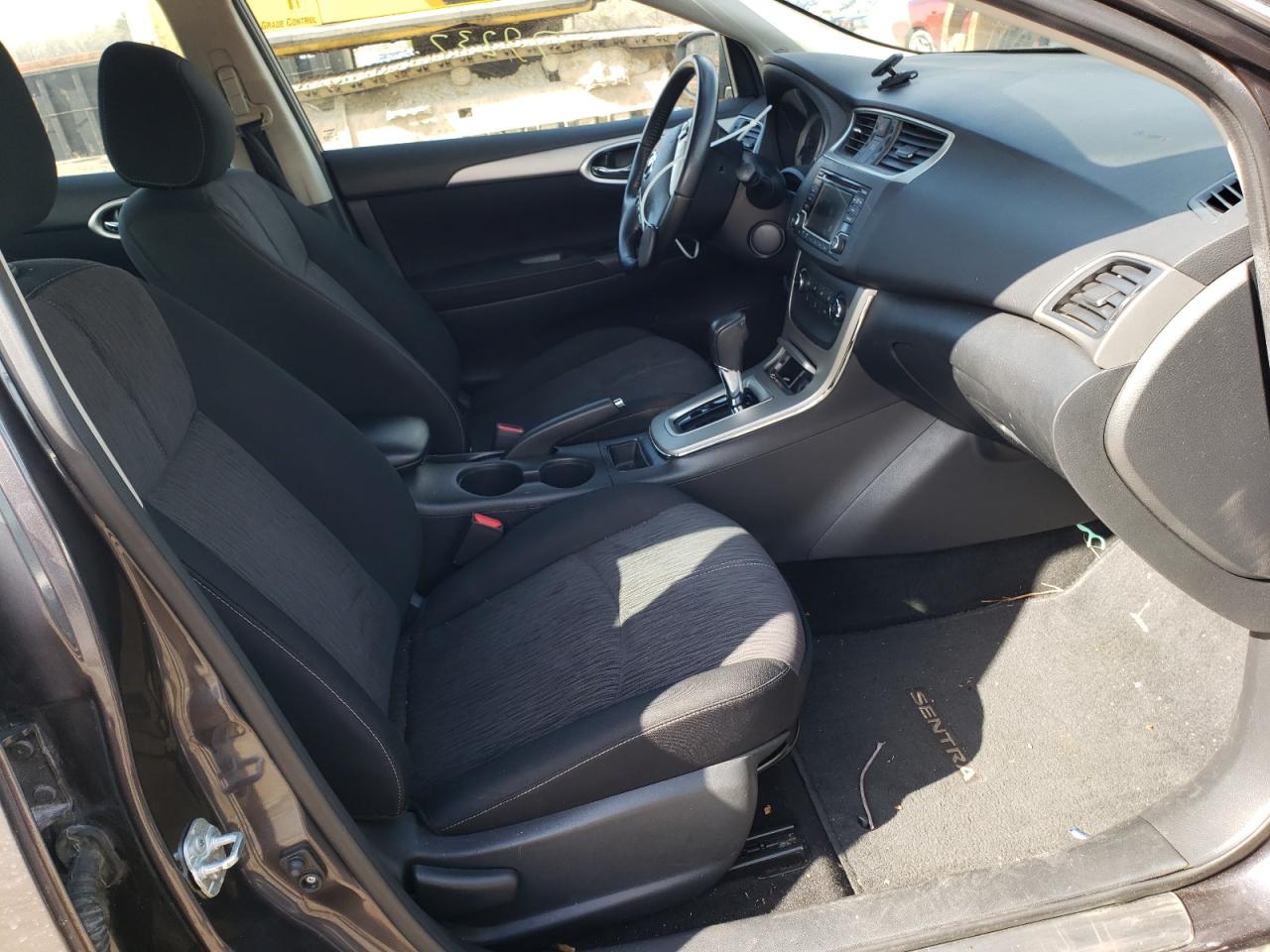 Photo 5 from auction – 2015 NISSAN SENTRA S with VIN 3N1AB7AP5FL684304