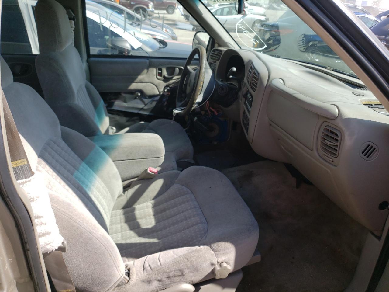Photo 5 from auction – 2000 CHEVROLET BLAZER with VIN 1GNCS13W8YK155092