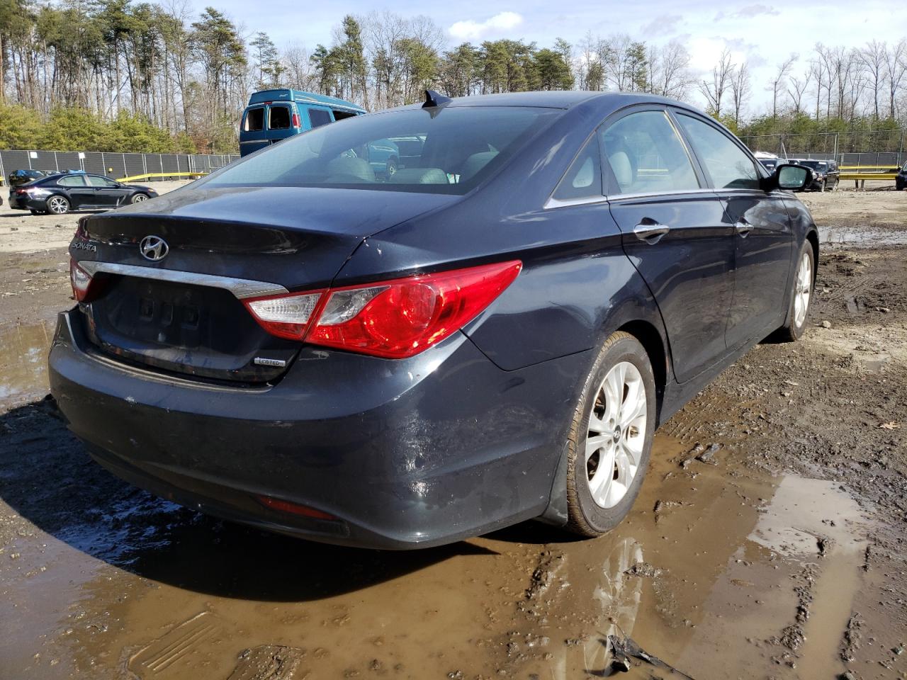 Photo 4 from auction – 2013 HYUNDAI SONATA SE with VIN 5NPEC4AC4DH618346