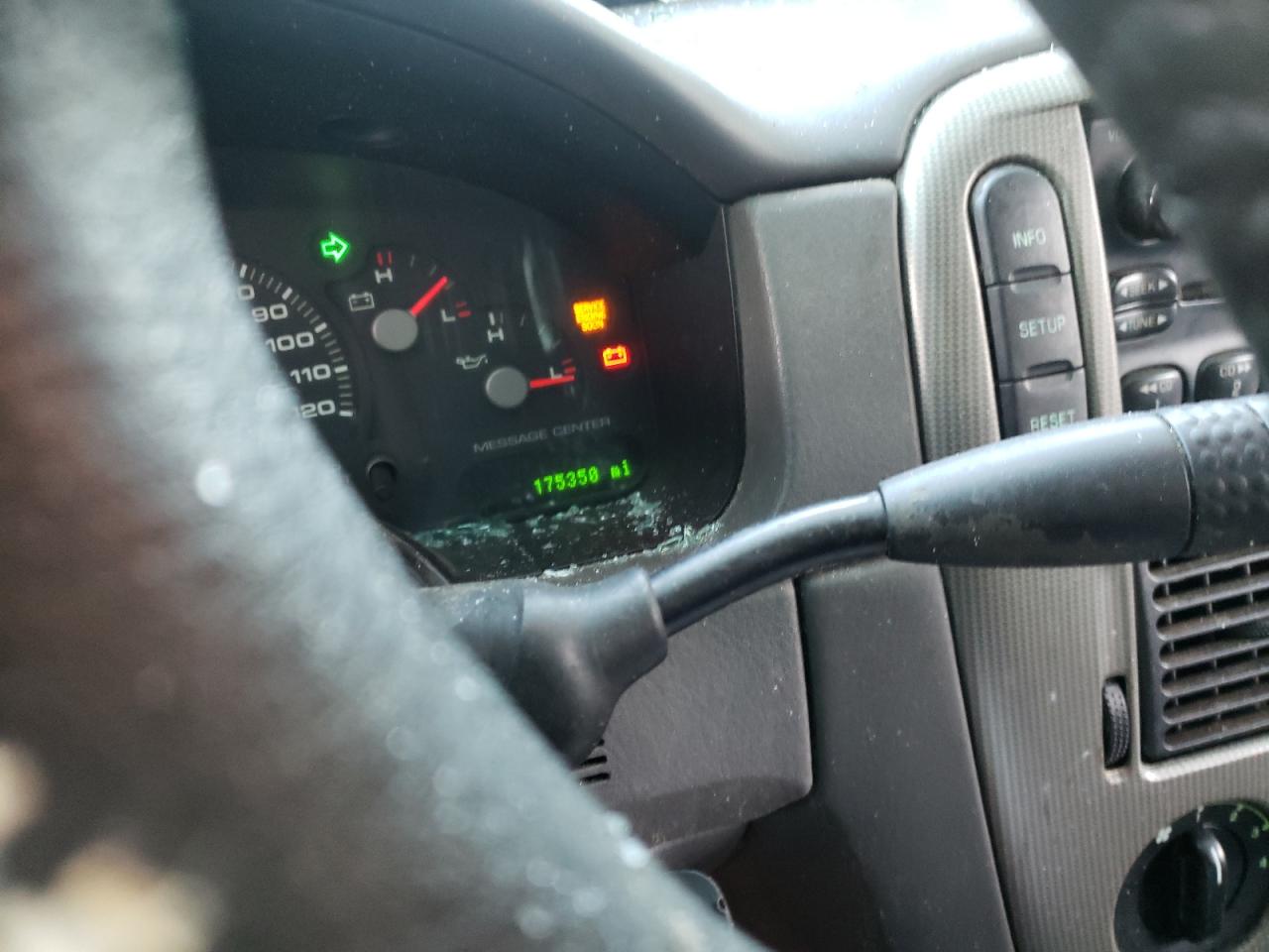 Photo 8 from auction – 2005 FORD EXPLORER X with VIN 1FMZU73K35ZA19741