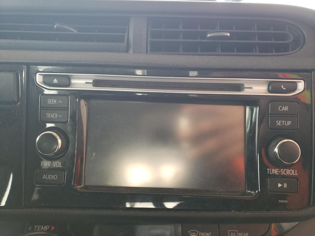 Photo 9 from auction – 2015 TOYOTA PRIUS C with VIN JTDKDTB31F1102111