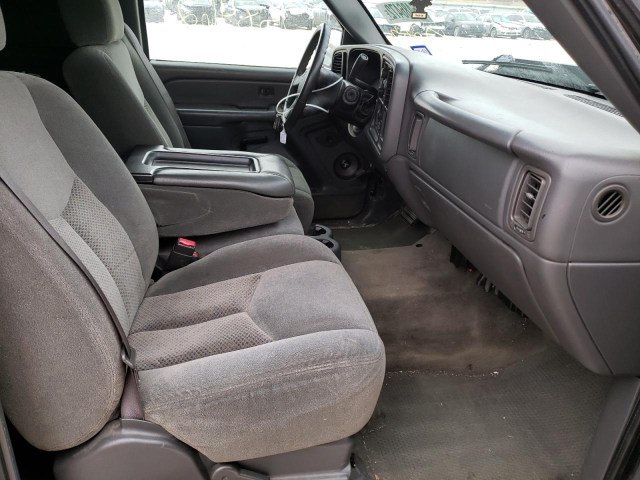 Photo 5 from auction – 2004 CHEVROLET silverado with VIN 2GCEC19V441123893