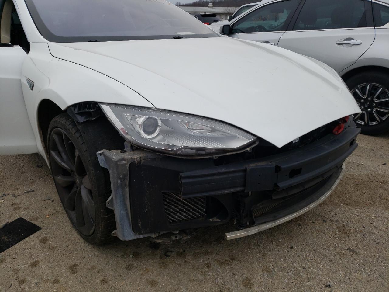Photo 9 from auction – 2013 TESLA MODEL S with VIN 5YJSA1DP5DFP07203