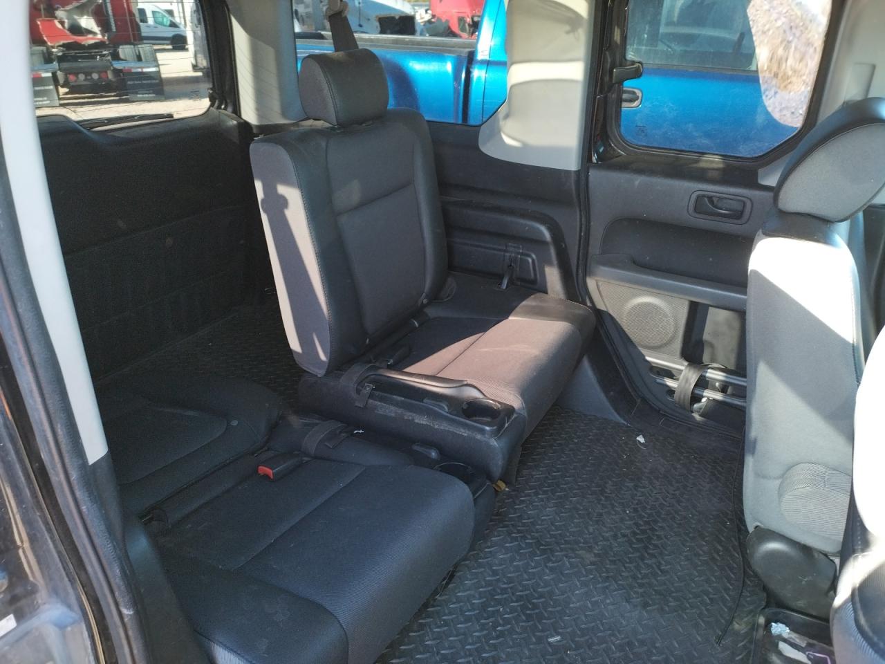 Photo 6 from auction – 2005 HONDA ELEMENT EX with VIN 5J6YH28675L015921
