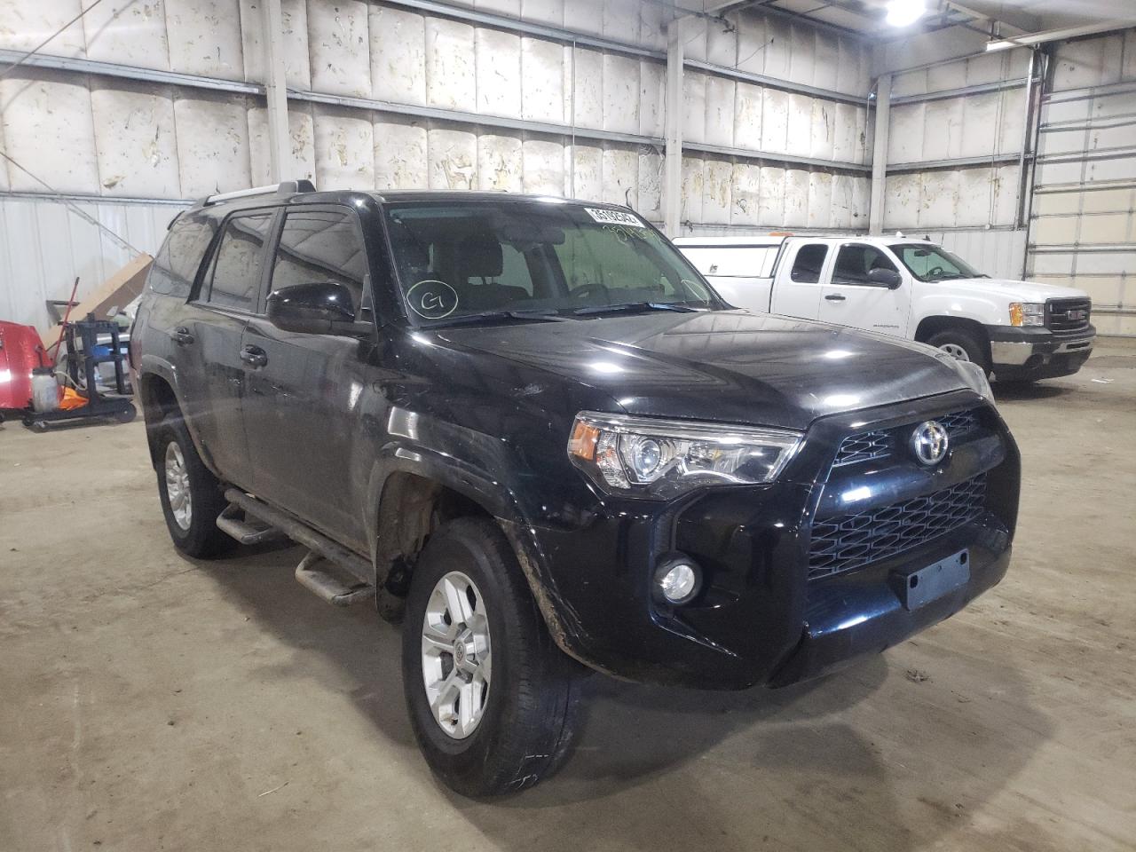 TOYOTA 4RUNNER SR 2019 with VIN JTEBU5JR9K5666394 - Photo from auction