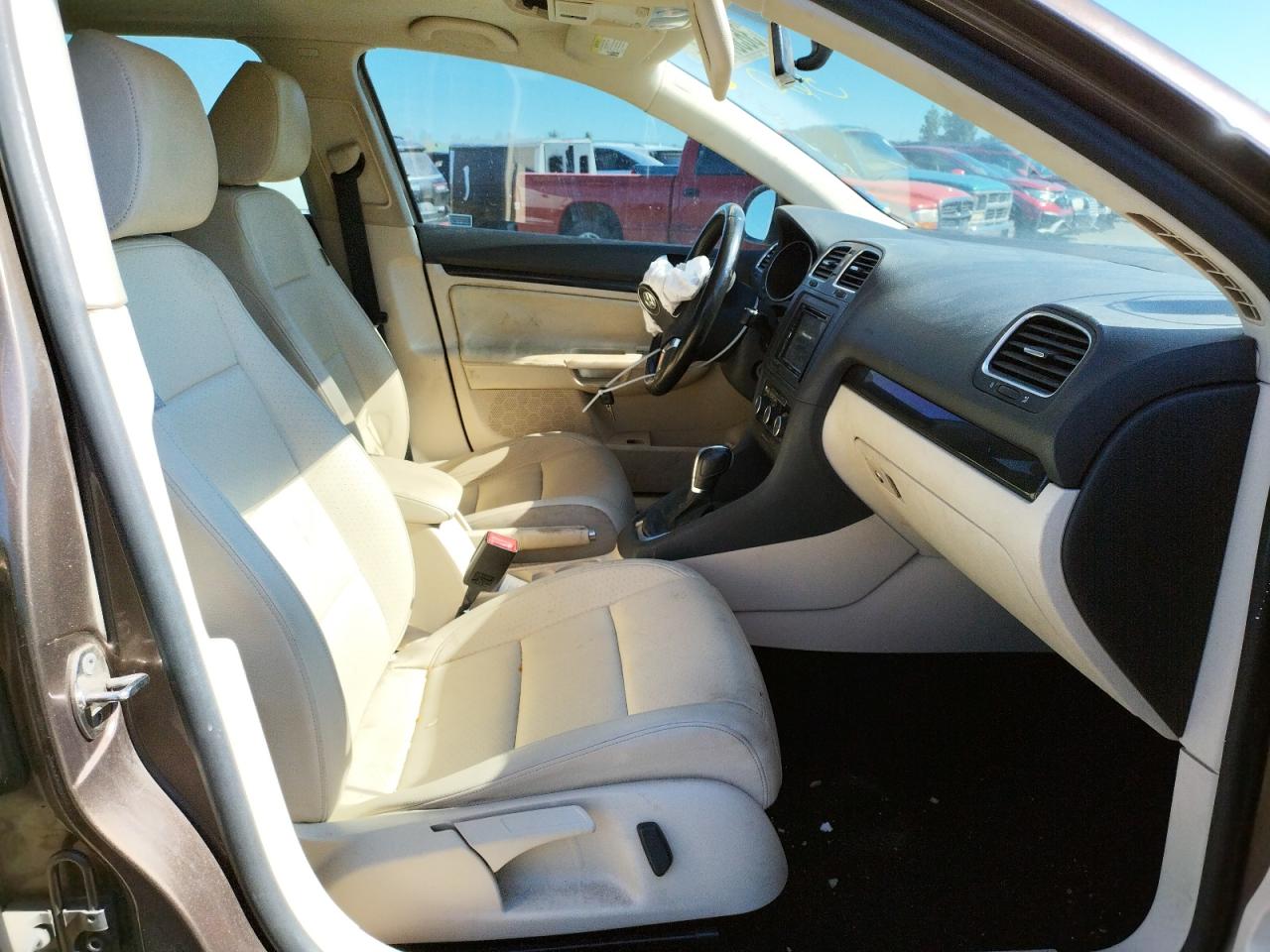 Photo 5 from auction – 2011 VOLKSWAGEN JETTA TDI with VIN 3VWPL7AJ2BM691969