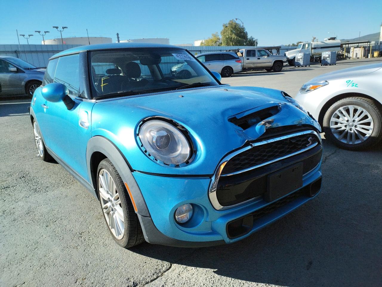 MINI COOPER S 2016 with VIN WMWXP7C5XG3B33691 - Photo from auction