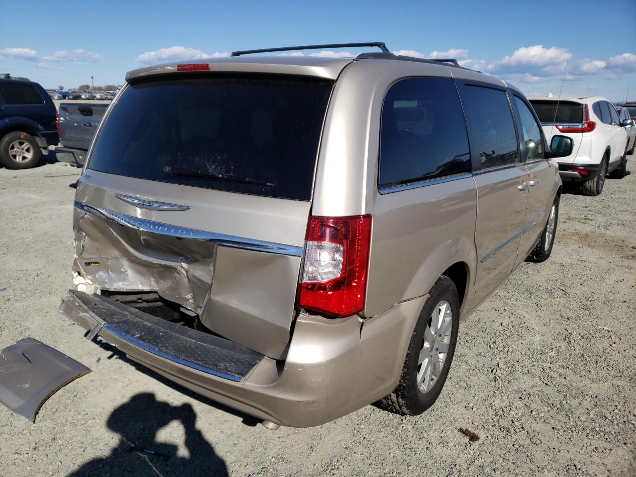 Photo 4 from auction – 2016 CHRYSLER TOWN & COU with VIN 2C4RC1BG4GR186110