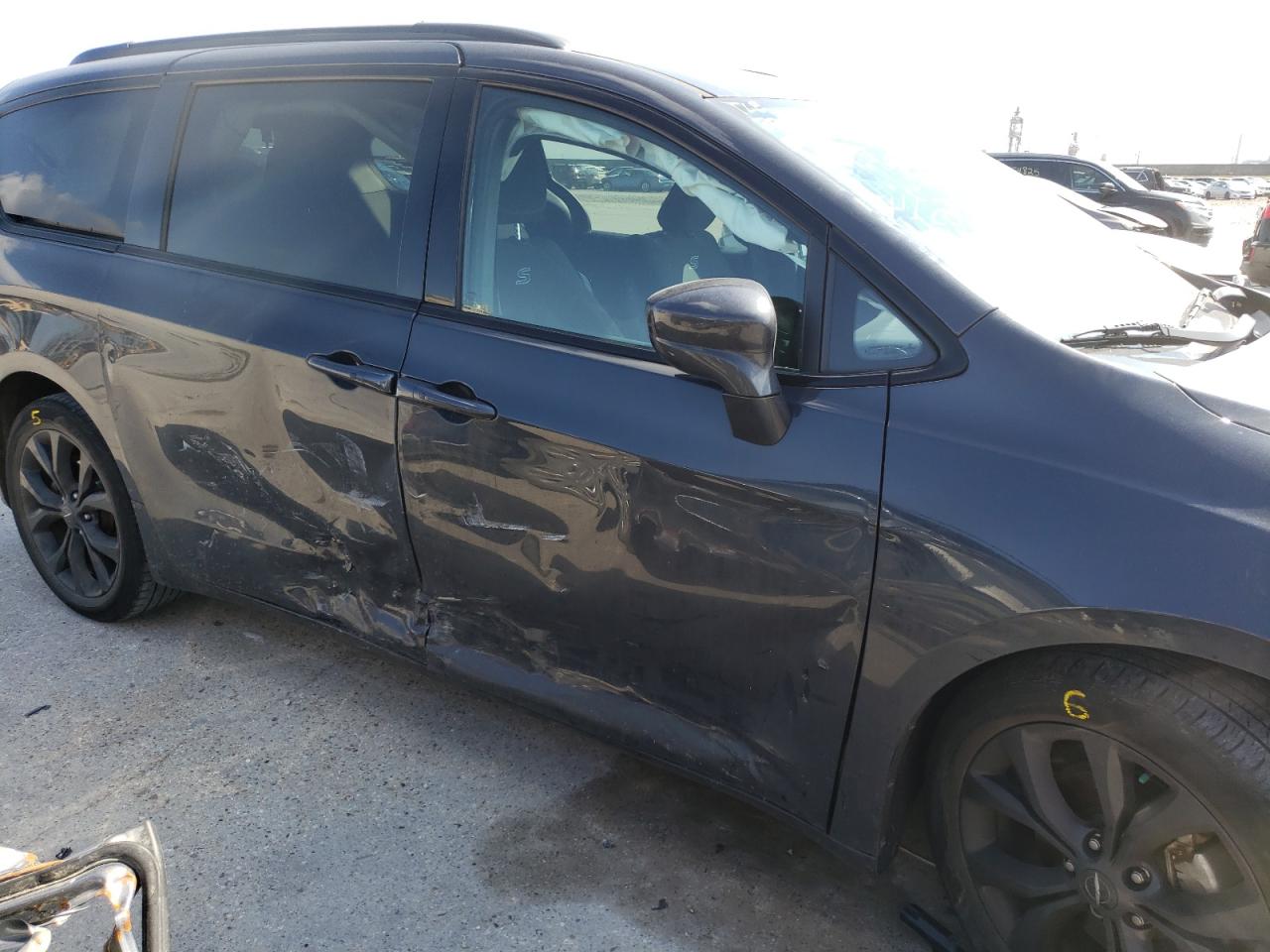 Photo 9 from auction – 2019 CHRYSLER PACIFICA T with VIN 2C4RC1FG4KR593797