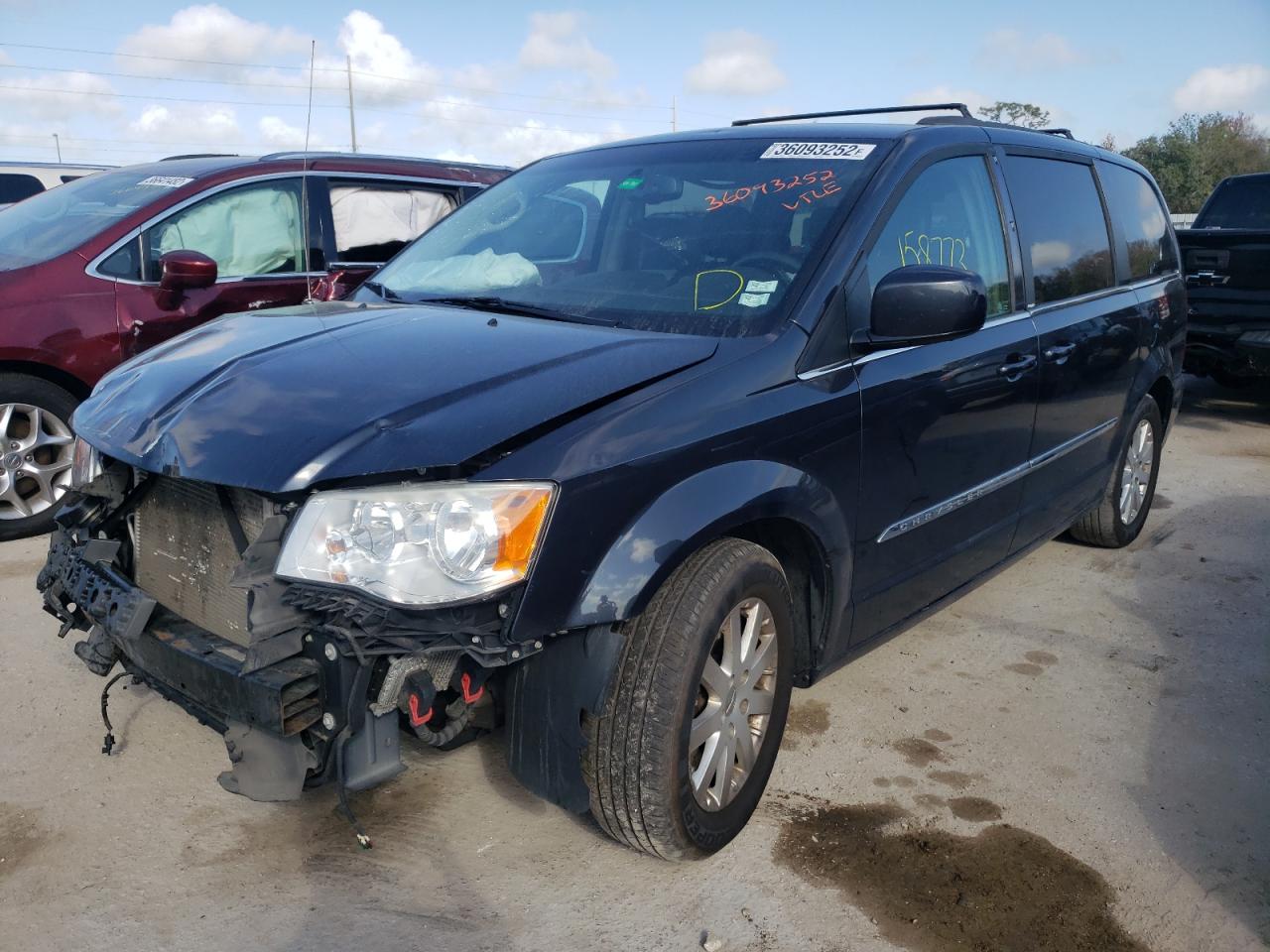 Photo 2 from auction – 2013 CHRYSLER TOWN & COU with VIN 2C4RC1BG3DR734061