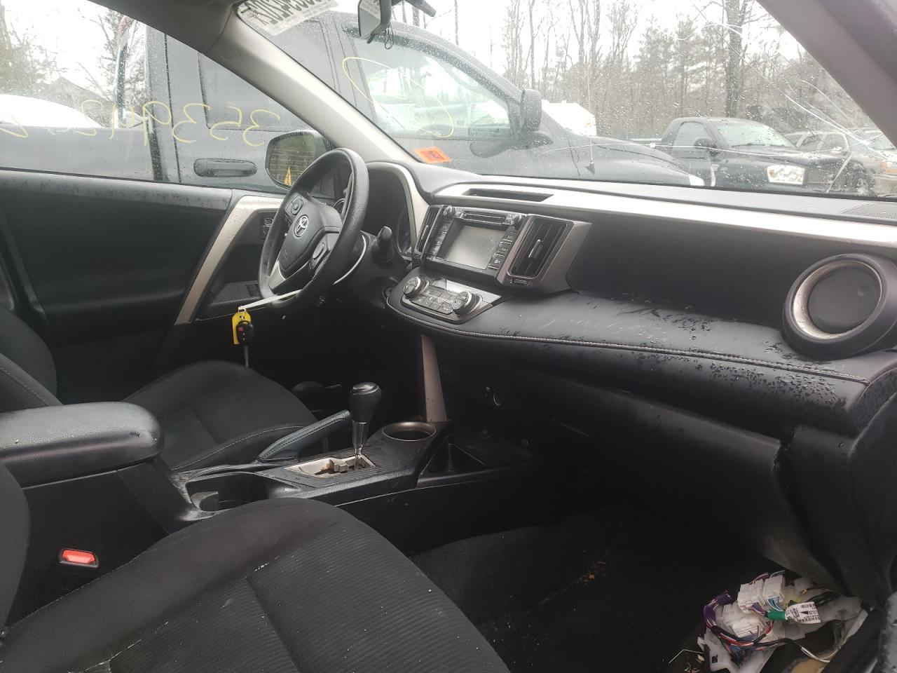 Photo 5 from auction – 2015 TOYOTA RAV4 XLE with VIN 2T3RFREV6FW261992