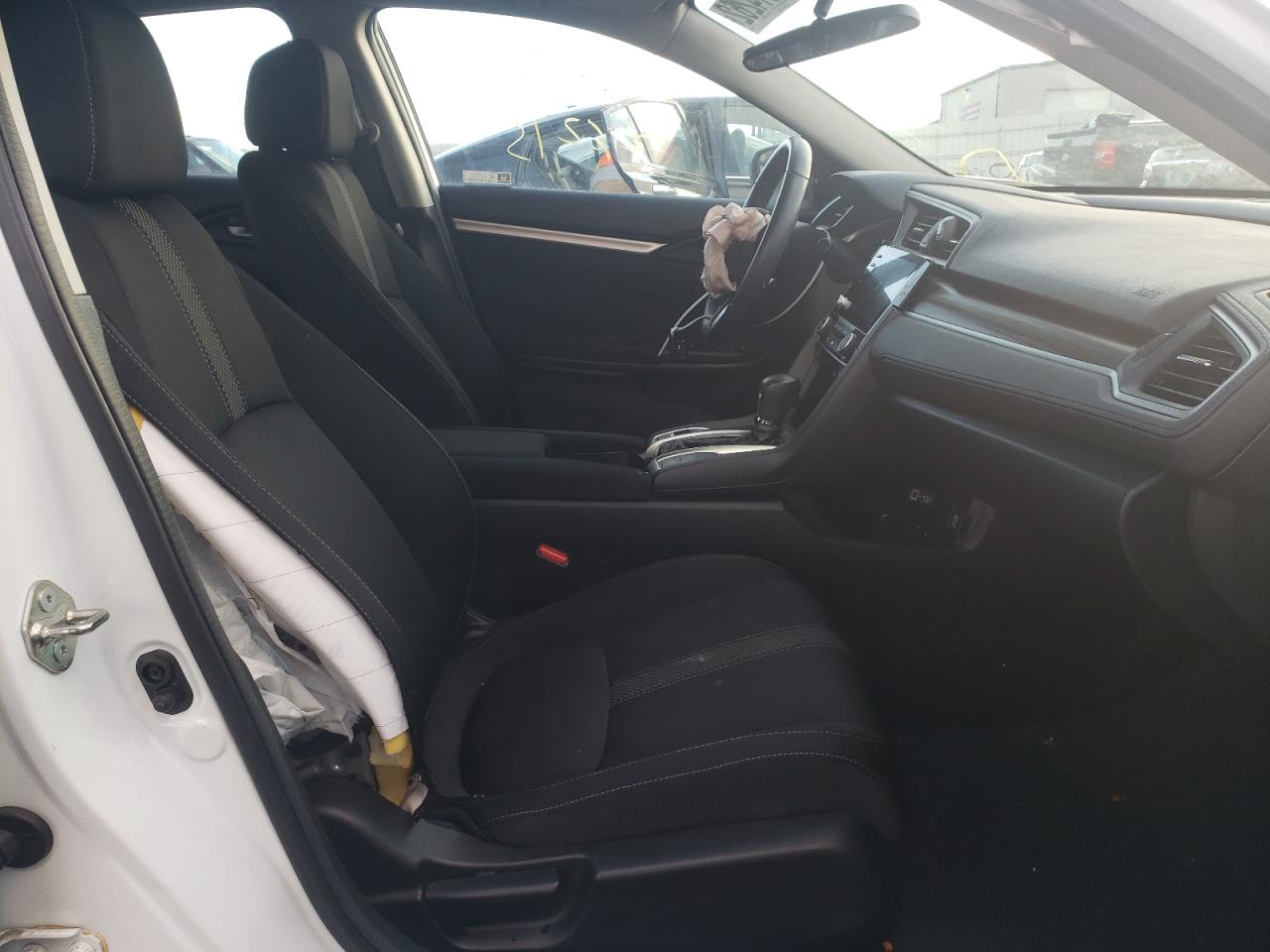 Photo 5 from auction – 2020 HONDA CIVIC with VIN 19XFC1F33LE206692