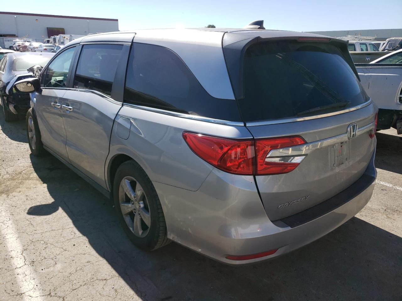 Photo 3 from auction – 2018 HONDA ODYSSEY EX with VIN 5FNRL6H74JB023609