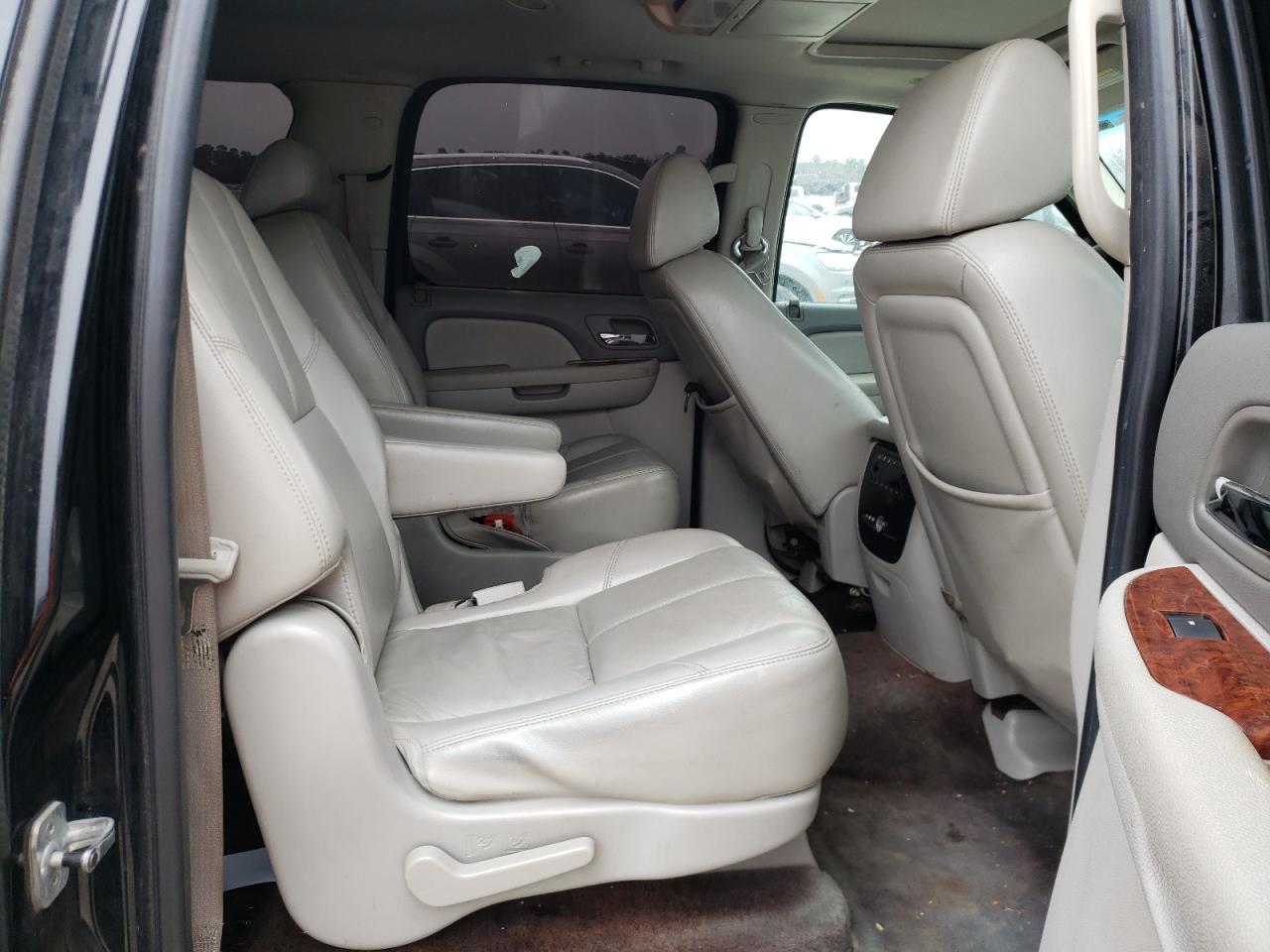 Photo 6 from auction – 2007 CHEVROLET SUBURBAN C with VIN 1GNFC16037R183177
