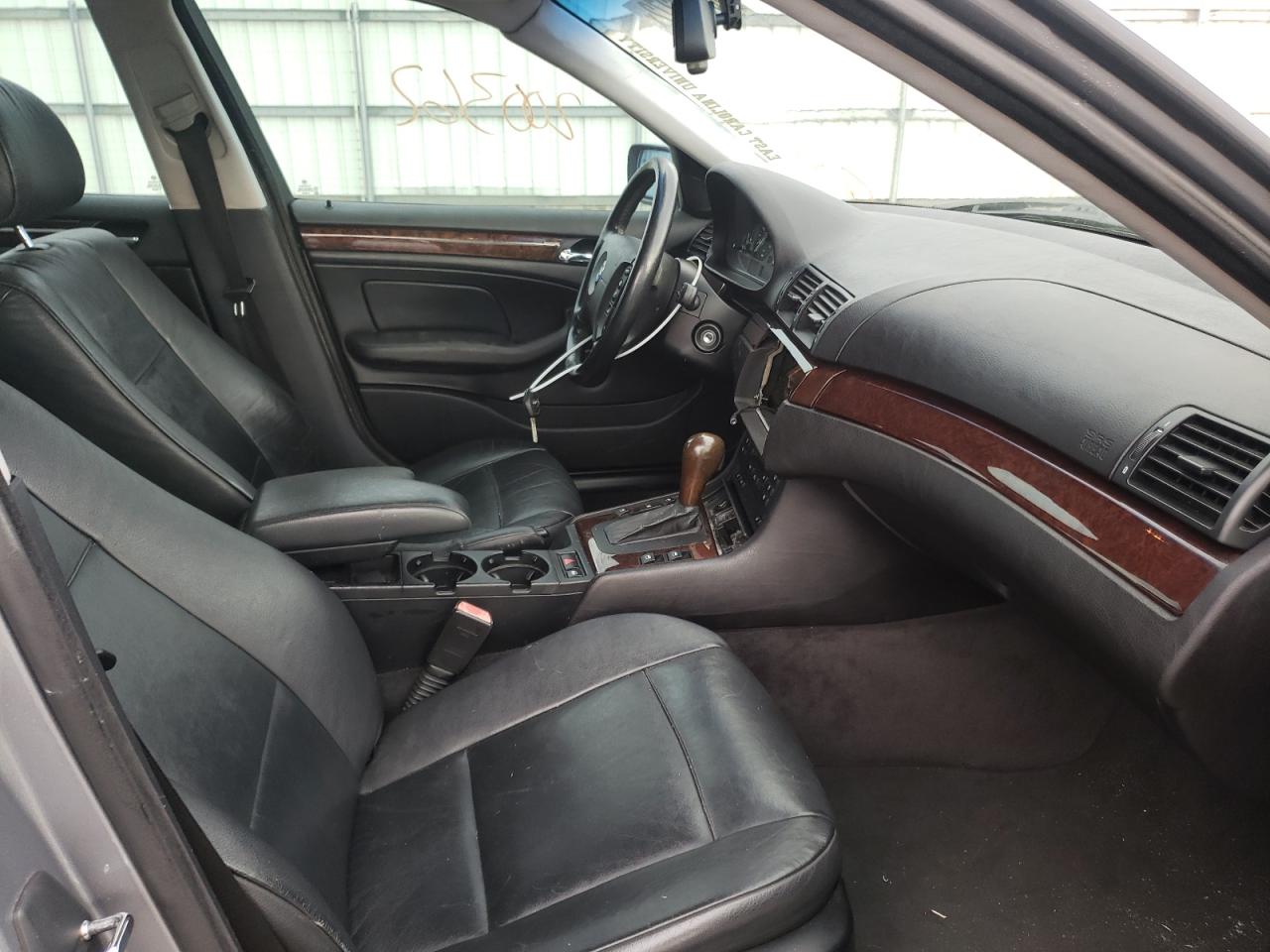 Photo 5 from auction – 2005 BMW 325 I with VIN WBAEV33405KW19987