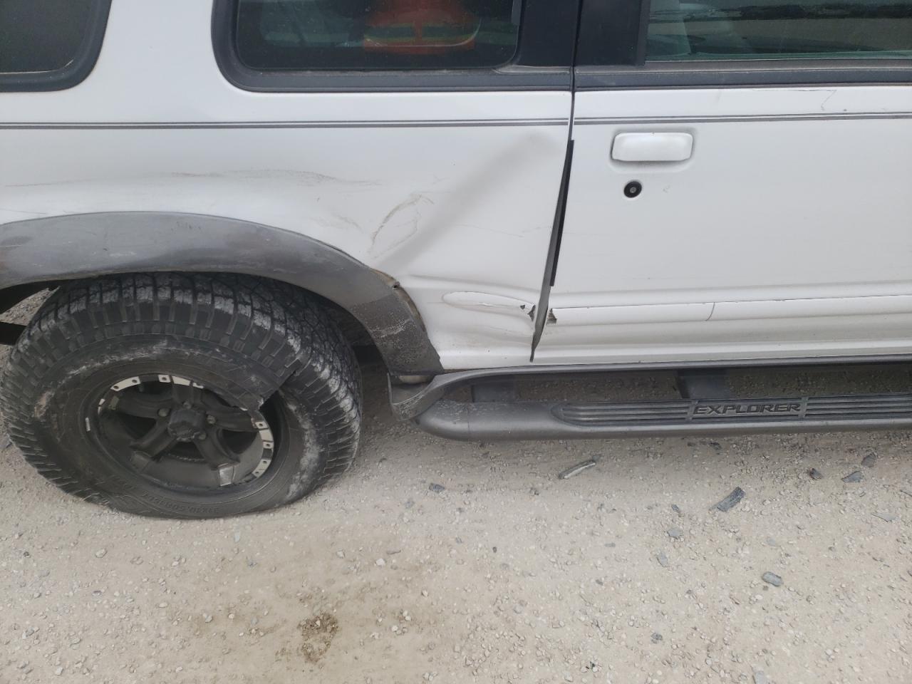 Photo 9 from auction – 1999 FORD EXPLORER with VIN 1FMYU22X8XUB29356