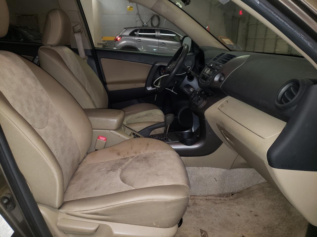 Photo 5 from auction – 2011 TOYOTA RAV4 with VIN JTMBF4DV3B5039496