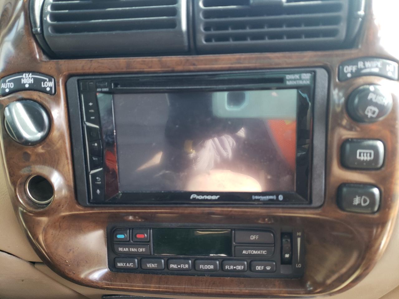Photo 9 from auction – 2000 FORD EXPLORER L with VIN 1FMZU75E2YZA09679