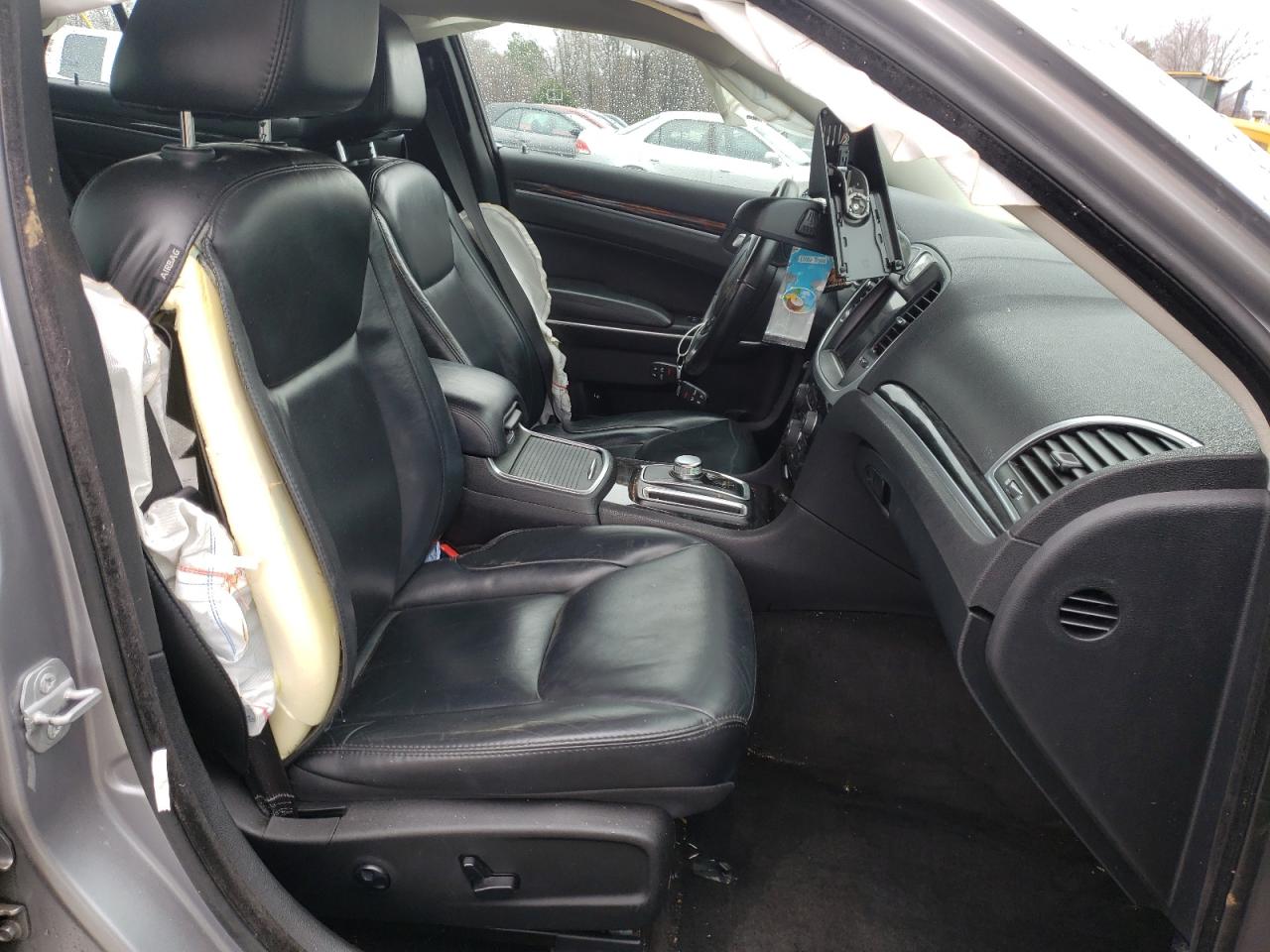 Photo 5 from auction – 2016 CHRYSLER 300 LIMITE with VIN 2C3CCAAG2GH161109