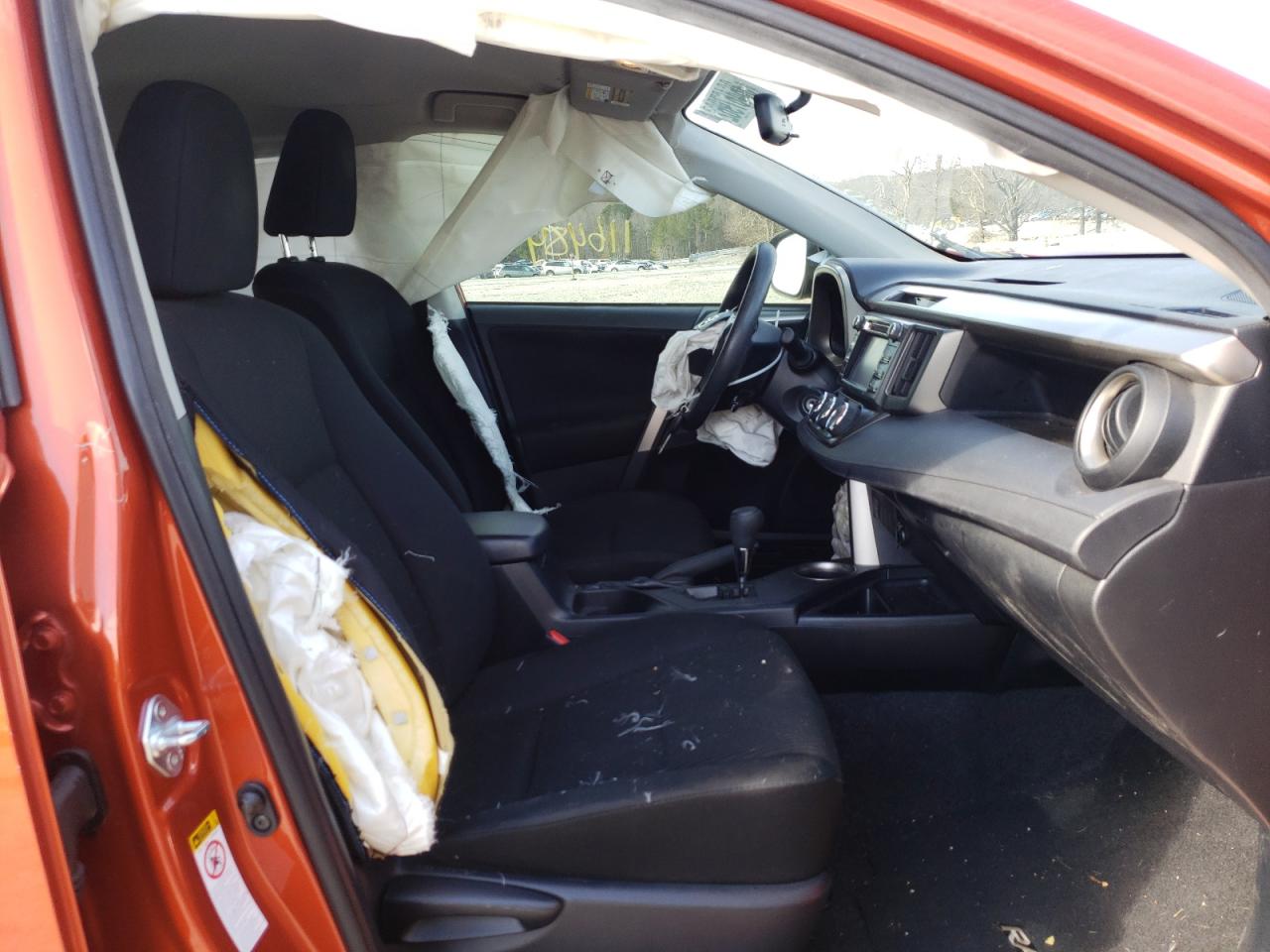 Photo 5 from auction – 2015 TOYOTA RAV4 LE with VIN JTMZFREV4FJ058193