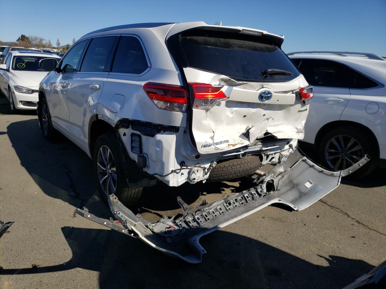 Photo 3 from auction – 2017 TOYOTA HIGHLANDER with VIN 5TDJGRFH4HS023405