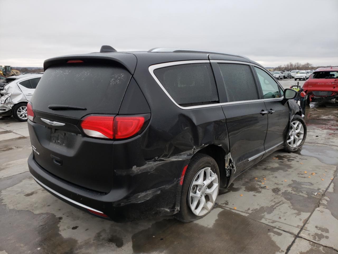 Photo 4 from auction – 2017 CHRYSLER PACIFICA T with VIN 2C4RC1EGXHR644486