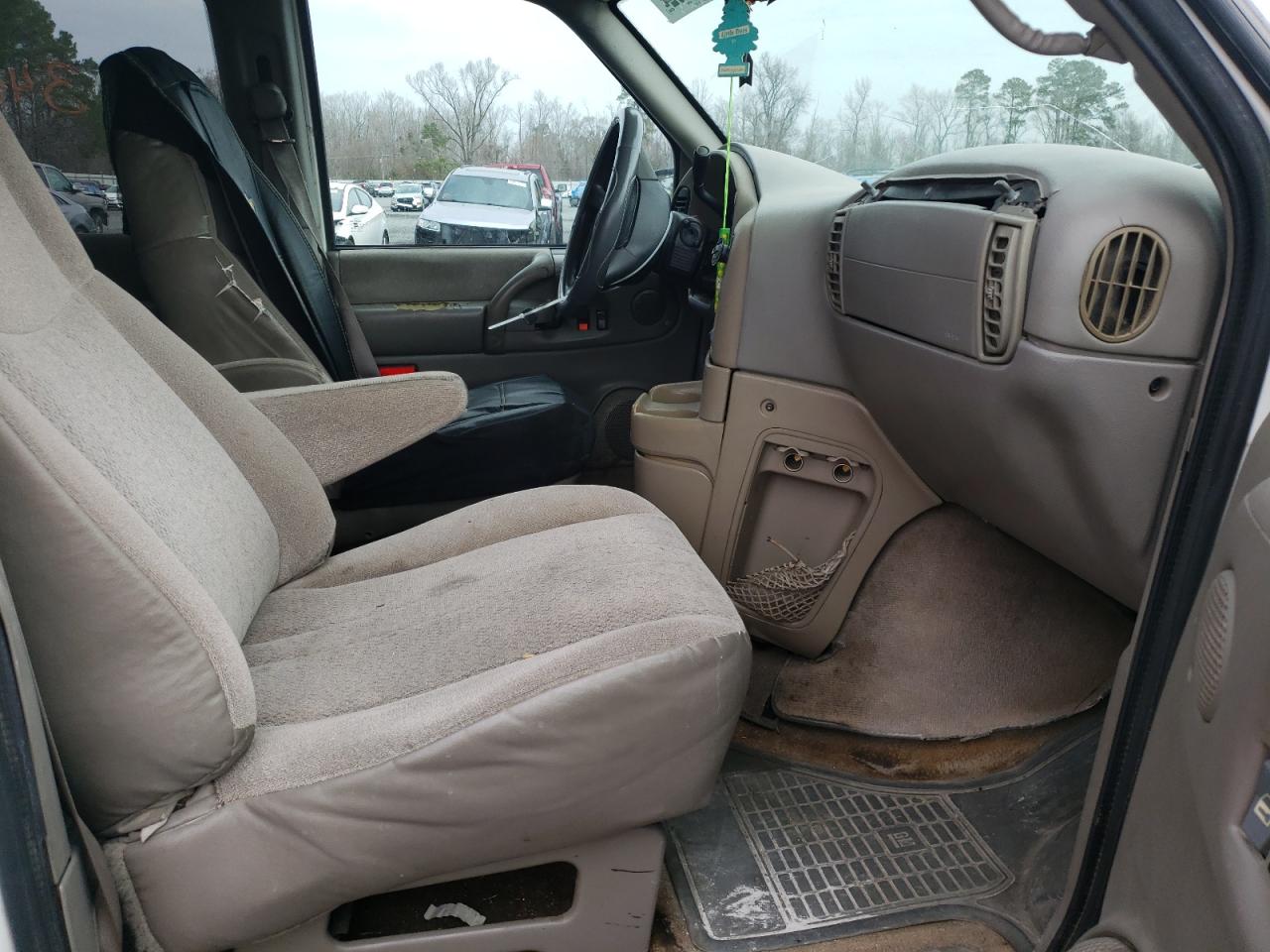 Photo 5 from auction – 2005 CHEVROLET ASTRO with VIN 1GNDM19X65B111795