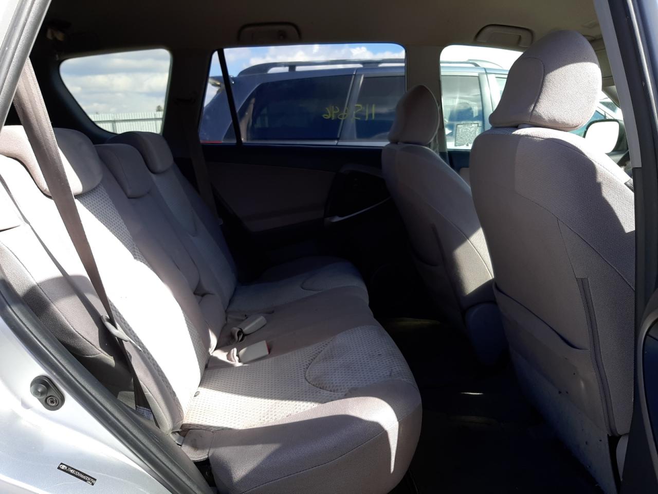 Photo 6 from auction – 2006 TOYOTA RAV4 with VIN JTMBD33VX66009798