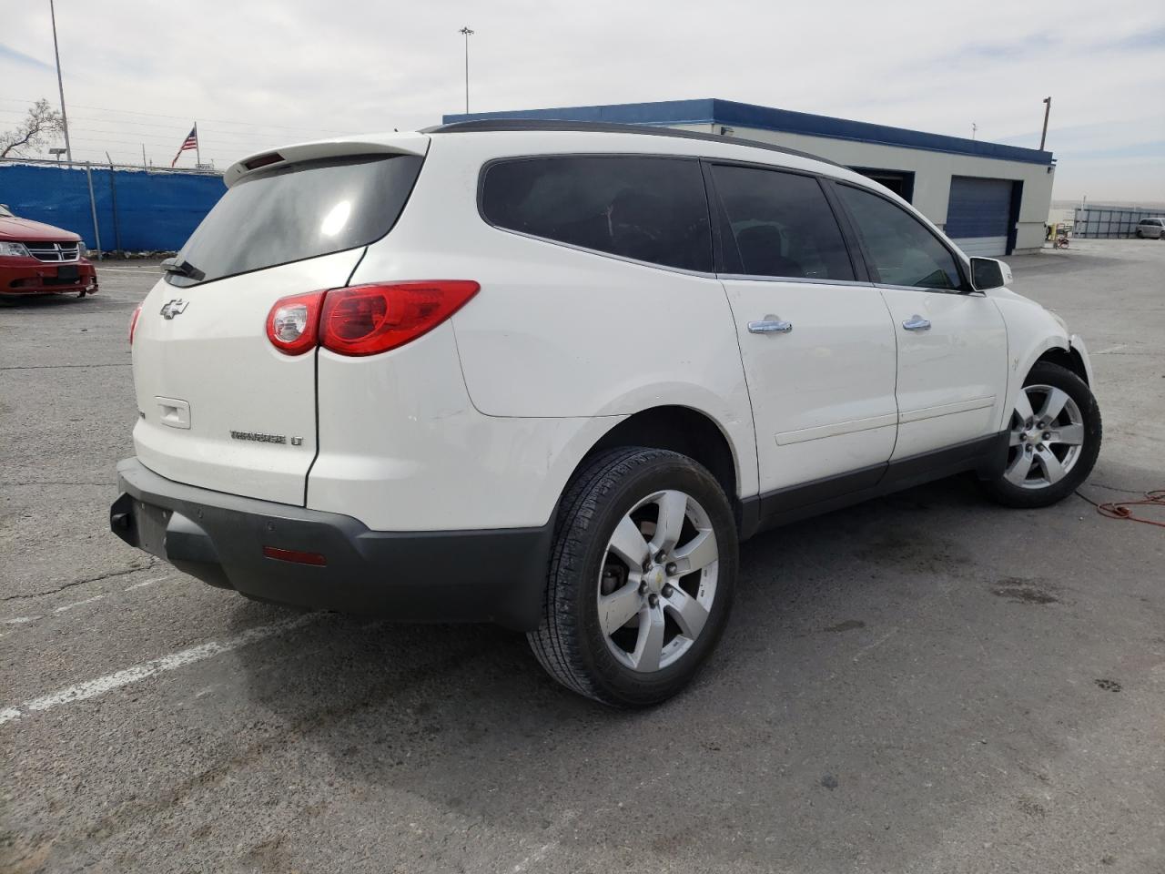 Photo 4 from auction – 2012 CHEVROLET TRAVERSE L with VIN 1GNKRGED6CJ338088