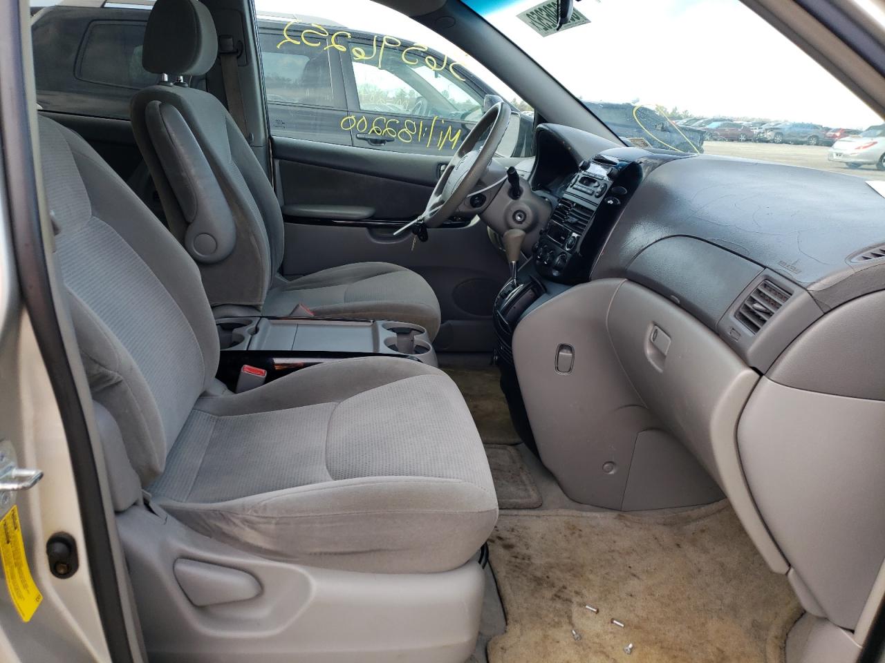 Photo 5 from auction – 2004 TOYOTA SIENNA with VIN 5TDZA23C84S172981