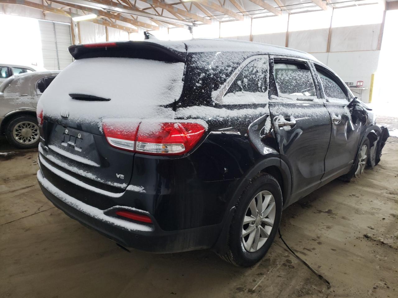 Photo 4 from auction – 2017 KIA SORENTO LX with VIN 5XYPGDA54HG338289